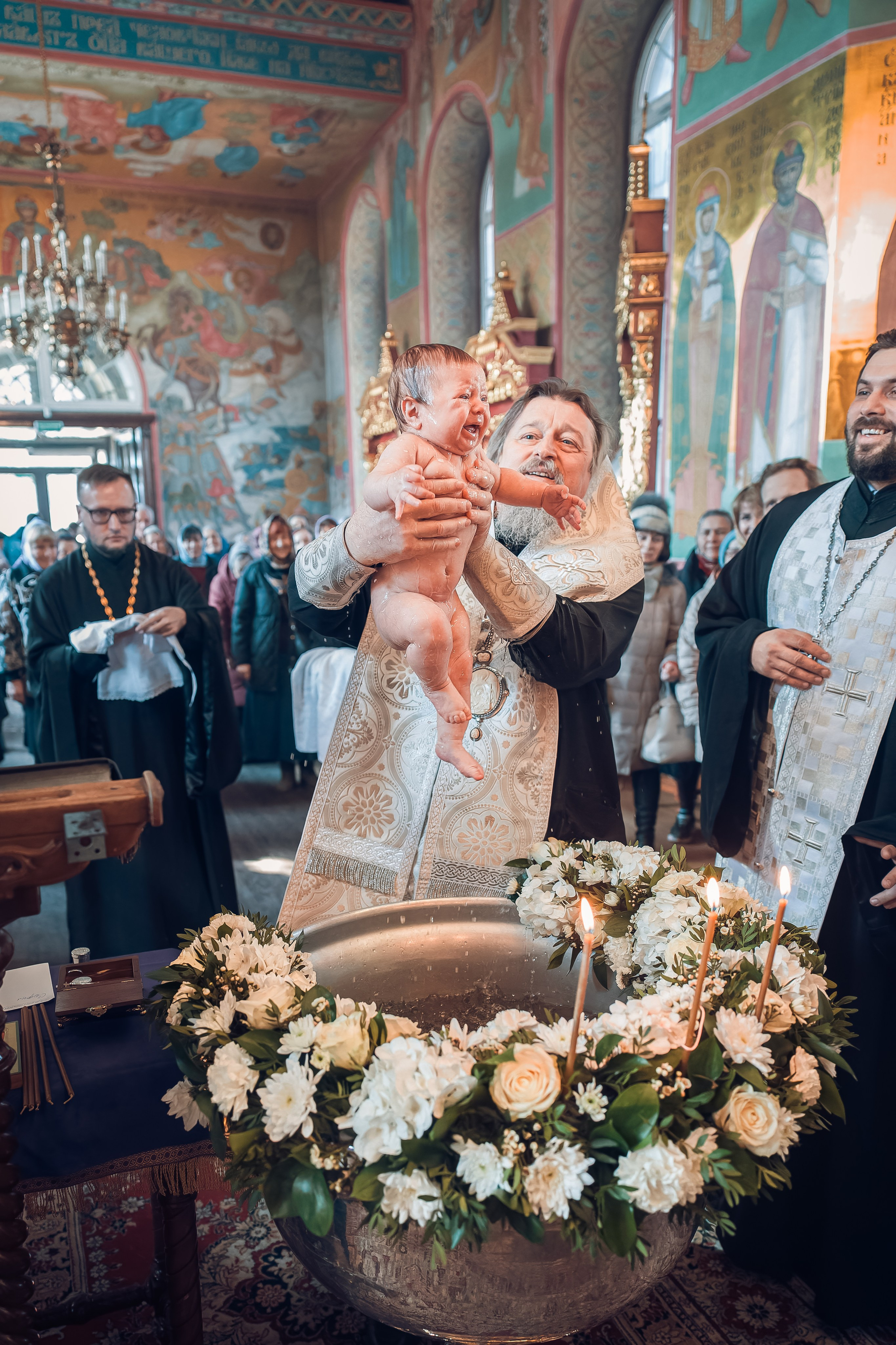 Таинства Крещения и Венчания в Старом Осколе. Фотостудия для новорожденных в Старом Осколе Гильфановых Юрия и Ольги