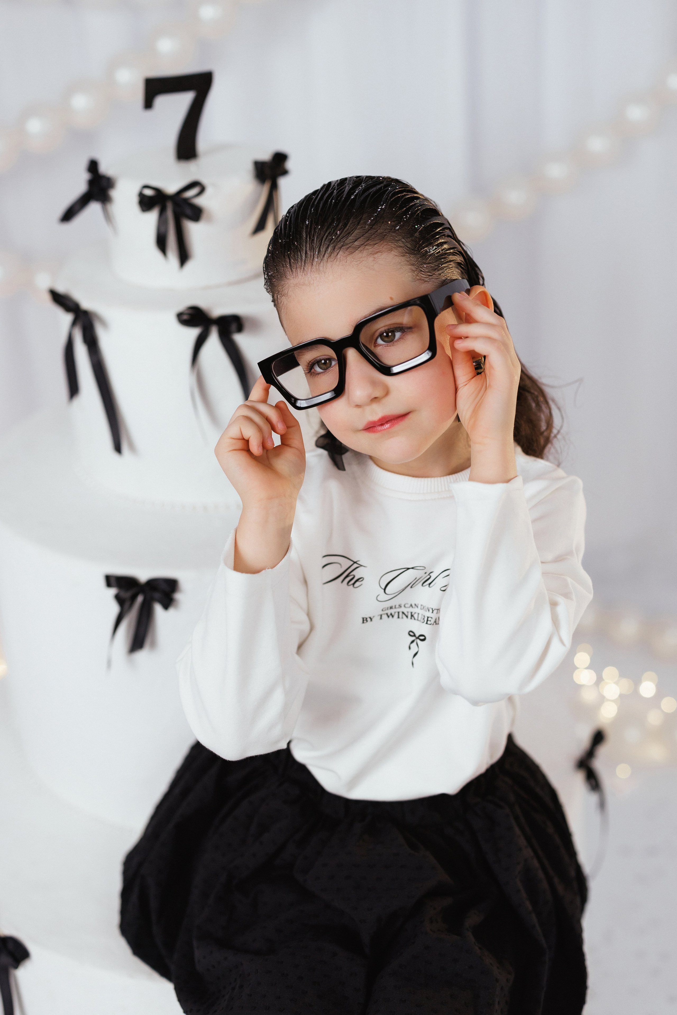 Фотосессия к дню рождения с большим тортом, в детской фотостудии «Антураж», город Краснодар. Семейный и детский фотограф в Краснодаре Анна Трашкова