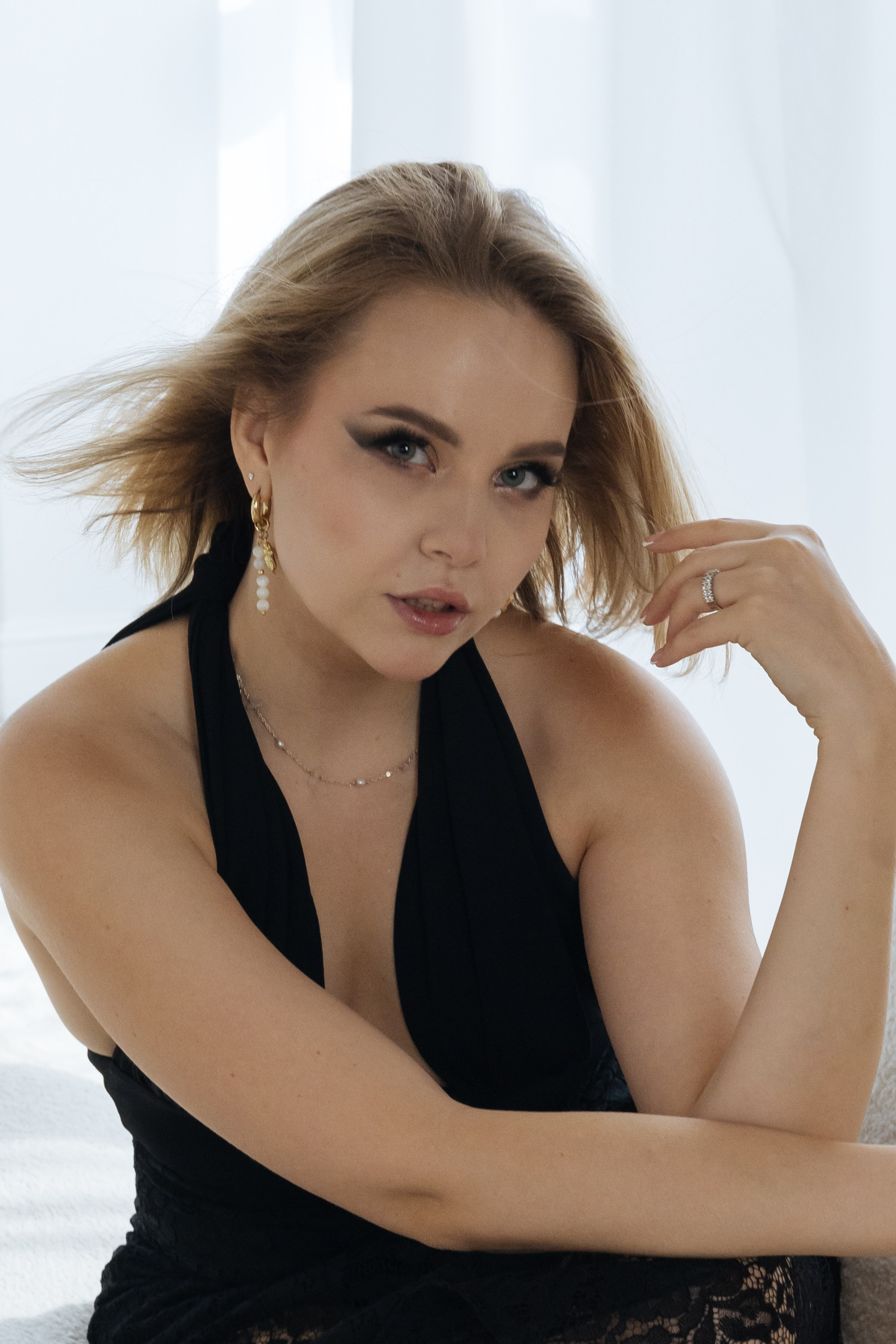 ЖЕНСКИЕ ПОРТРЕТЫ СТУДИЯ 2025. Фотограф Красноярск съемки лавстори, фотосессия в студии, портретная съемка, творческие фотосессии