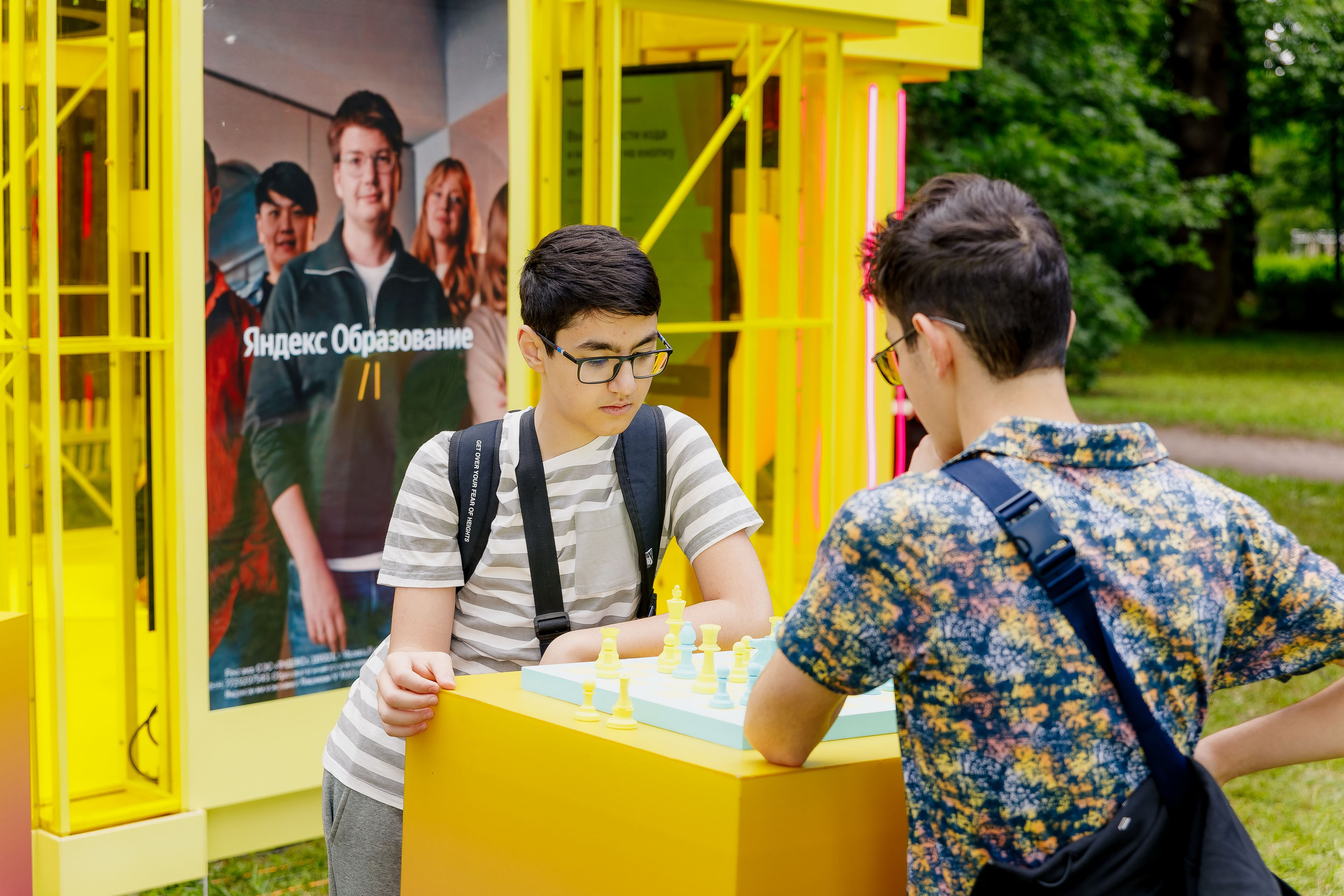 Фоторепортаж: стенд Яндекс Образования на ITMO Family Day 2024. Репортажный фотограф Москва Сергей Мирошников