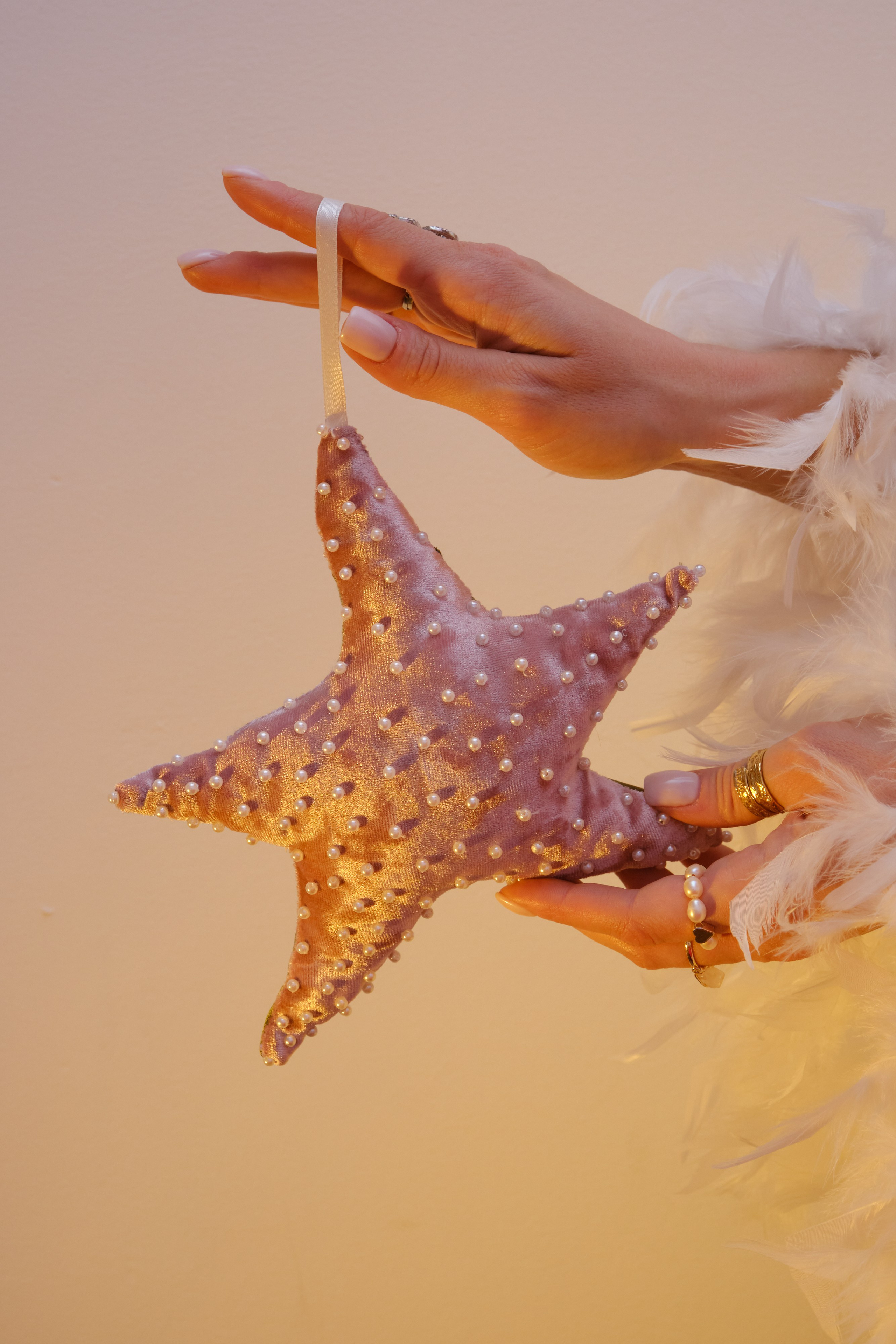 Игрушки и подушки. Предмет искусства