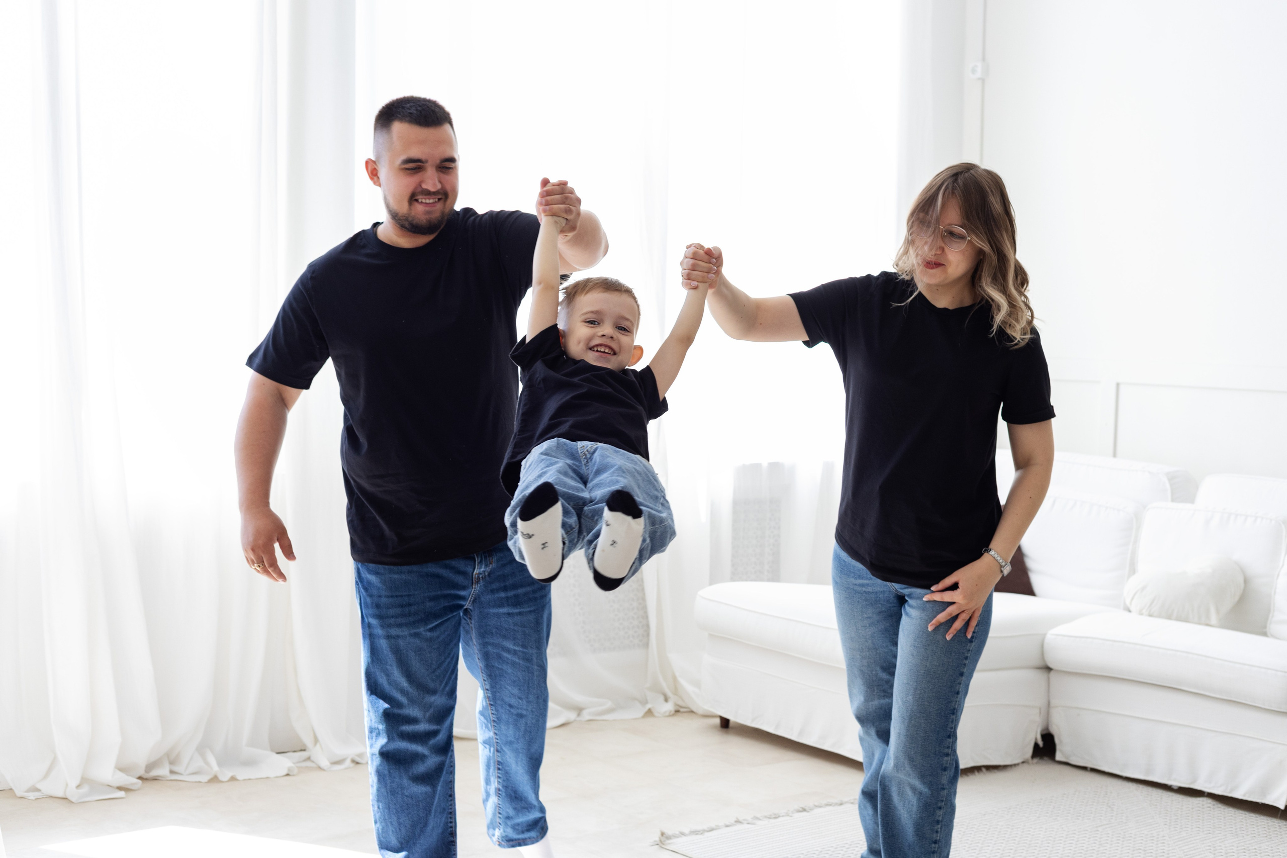 Семейная фотосессия в студии (Михаил, Крестина и Макар). Женский фотограф в Орске Новотроицке Динара Долганова