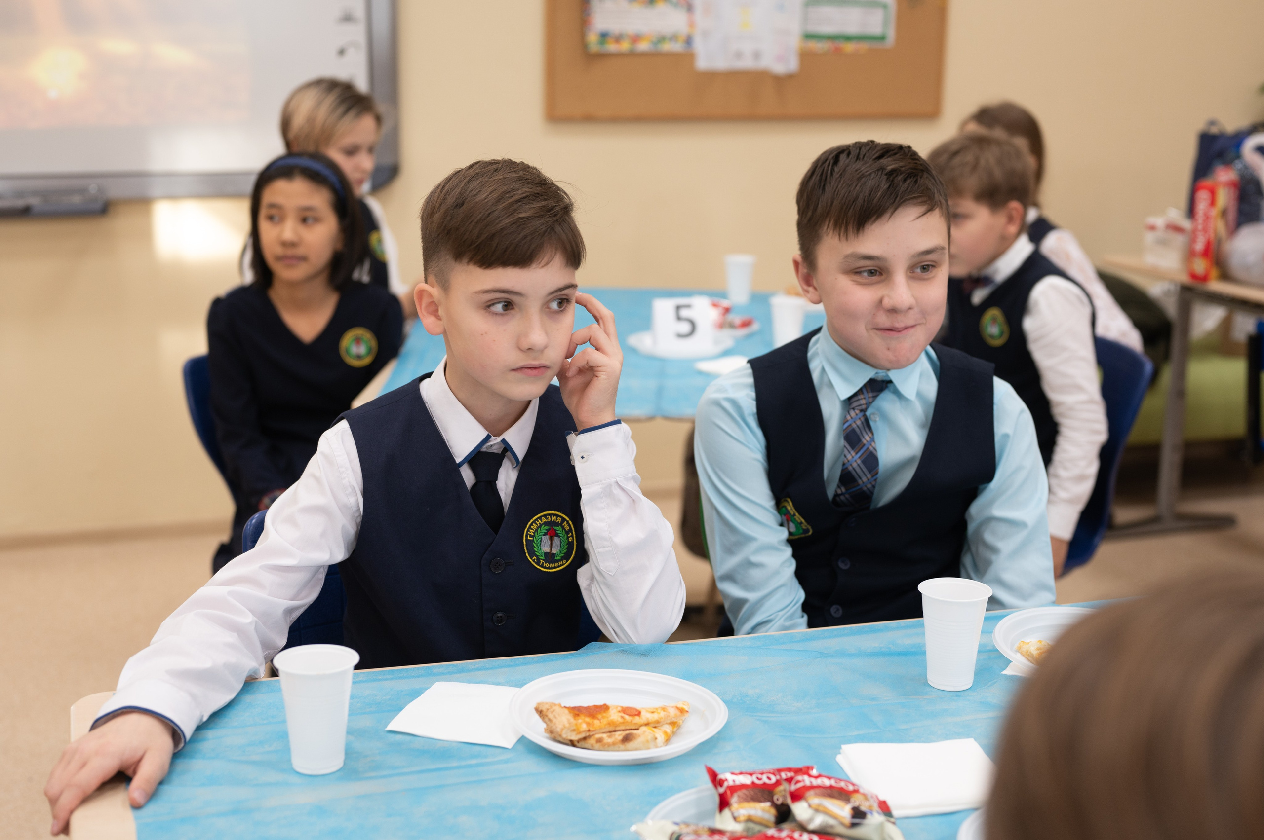 Репортаж мероприятия в классе 5Ж 16 гимназия 2024 г. Фотограф новорожденных, семейный детский в Тюмени Татьяна Морозова