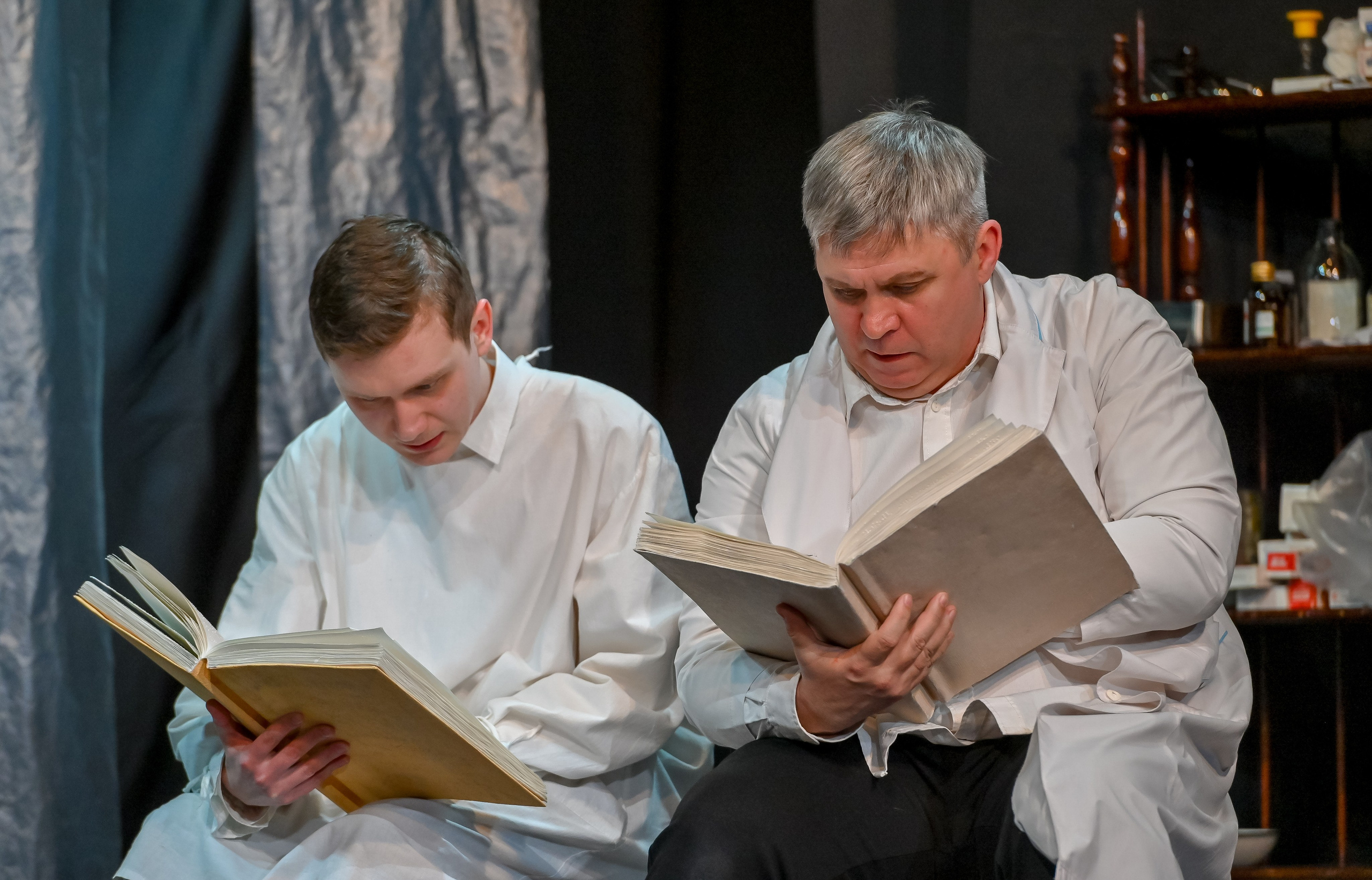 «Записки юного врача» в Театре Артиста 01.03.2024. Репортажный профессиональный фотограф-любитель