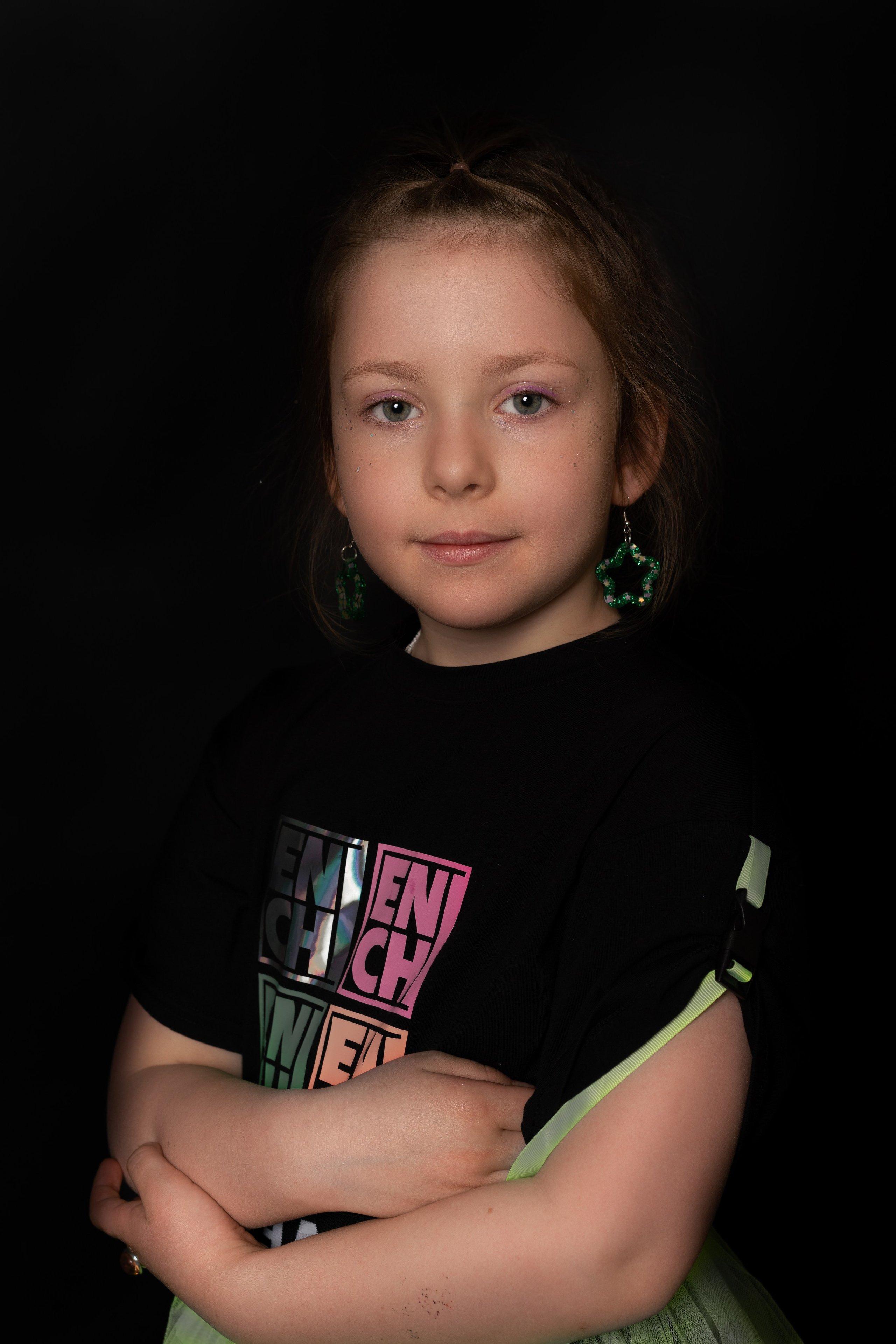 Детский сад, портреты на чёрном фоне. Фотограф Шунова Саша