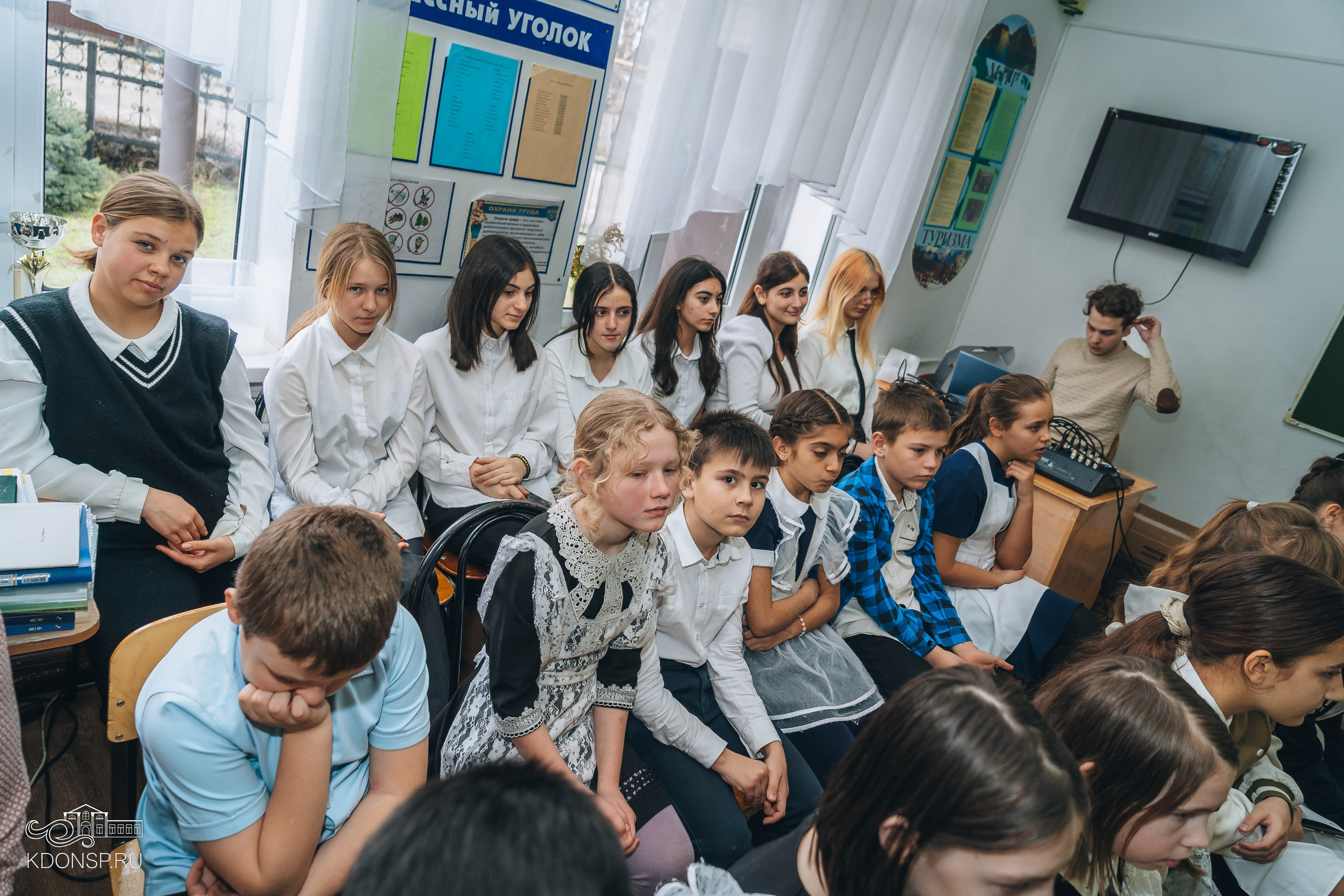 В преддверии праздника весны. Новотитаровский Дом культуры