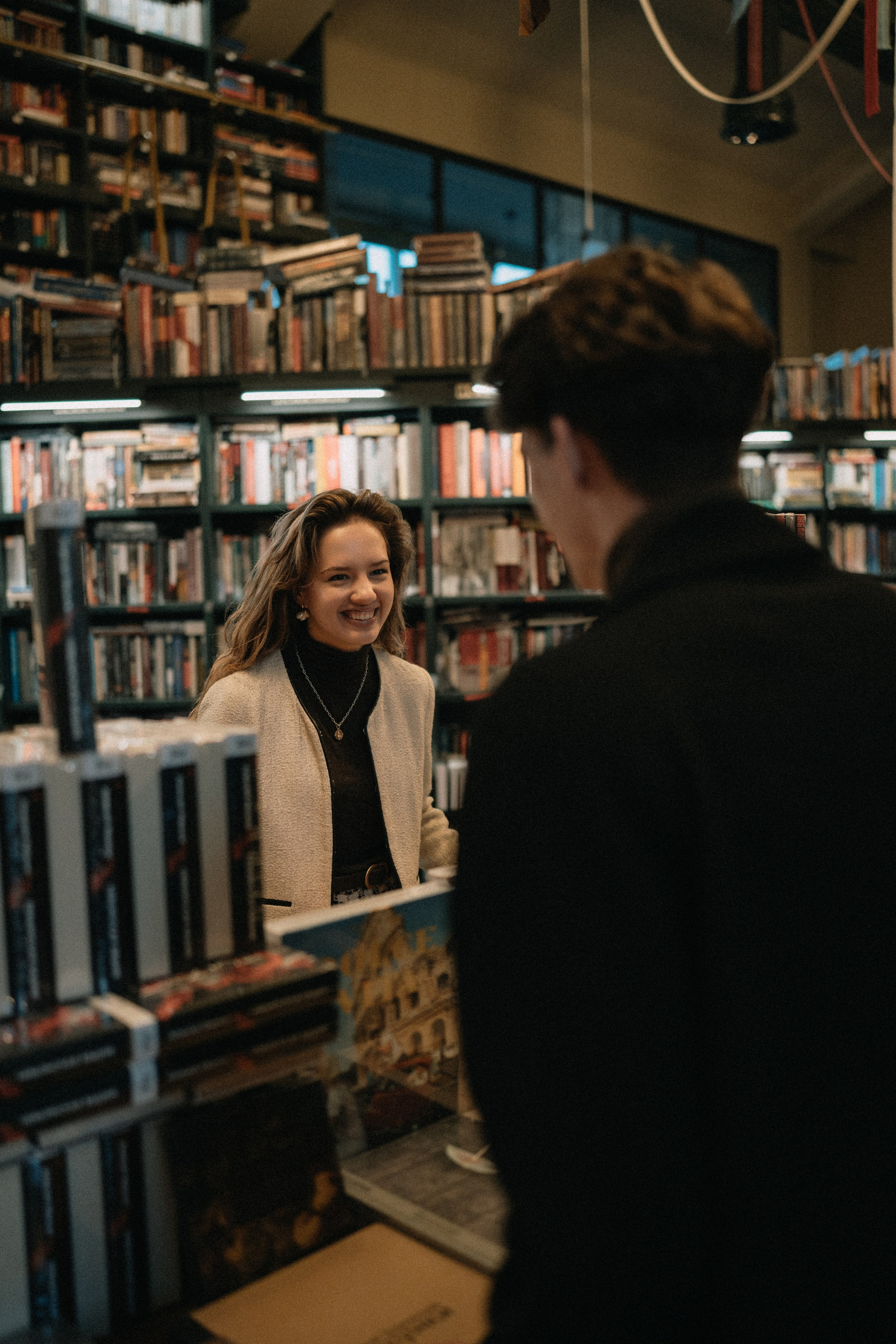 Парная фотосессия в книжном магазине. Подписные издания. Фотограф в Санкт-Петербурге. Федосова Елизавета 