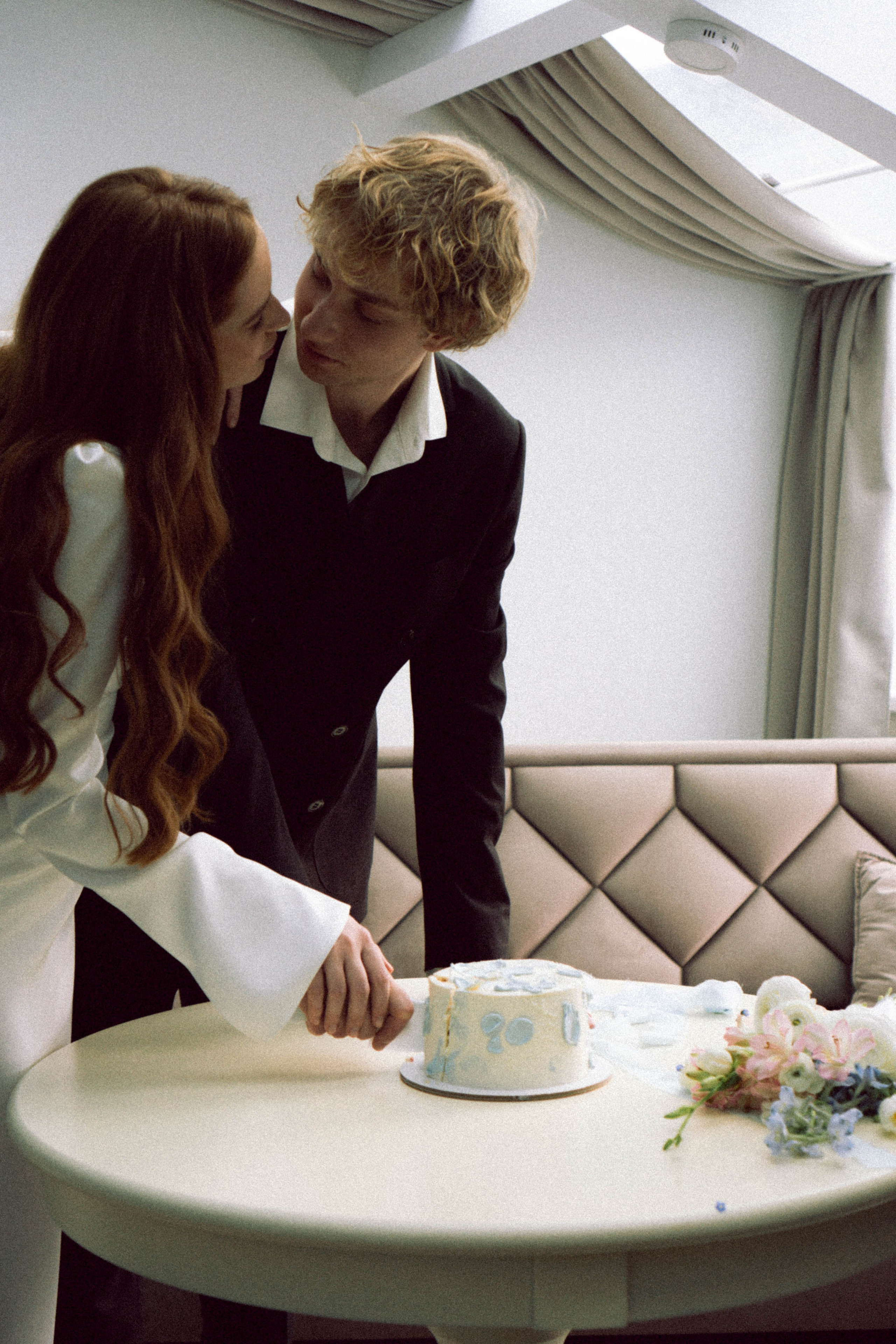 СВАДЕБНАЯ СЬЕМКА В ОТЕЛЕ. СБОРЫ ЖЕНИХА И НЕВЕСТЫ И ТАКЖЕ ТОР И ПОДГОТОВКА К ПРОГУЛКЕ. Профессиональный фотограф, Санкт-Петербург — Виктория Богомолова