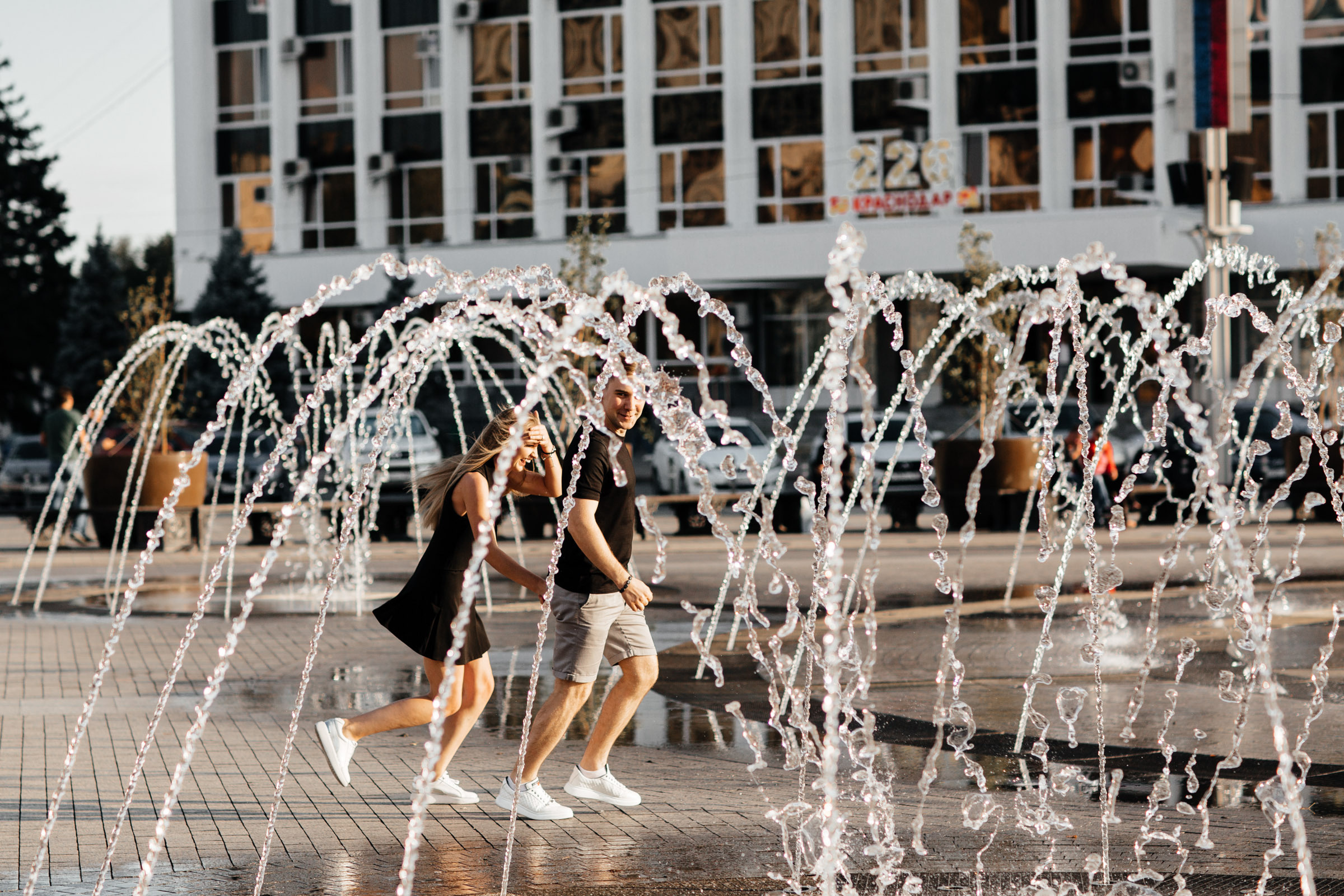 Олег и Алина. прогулка по центру Краснодара. Worldwide Wedding Photography Demskoy Studio