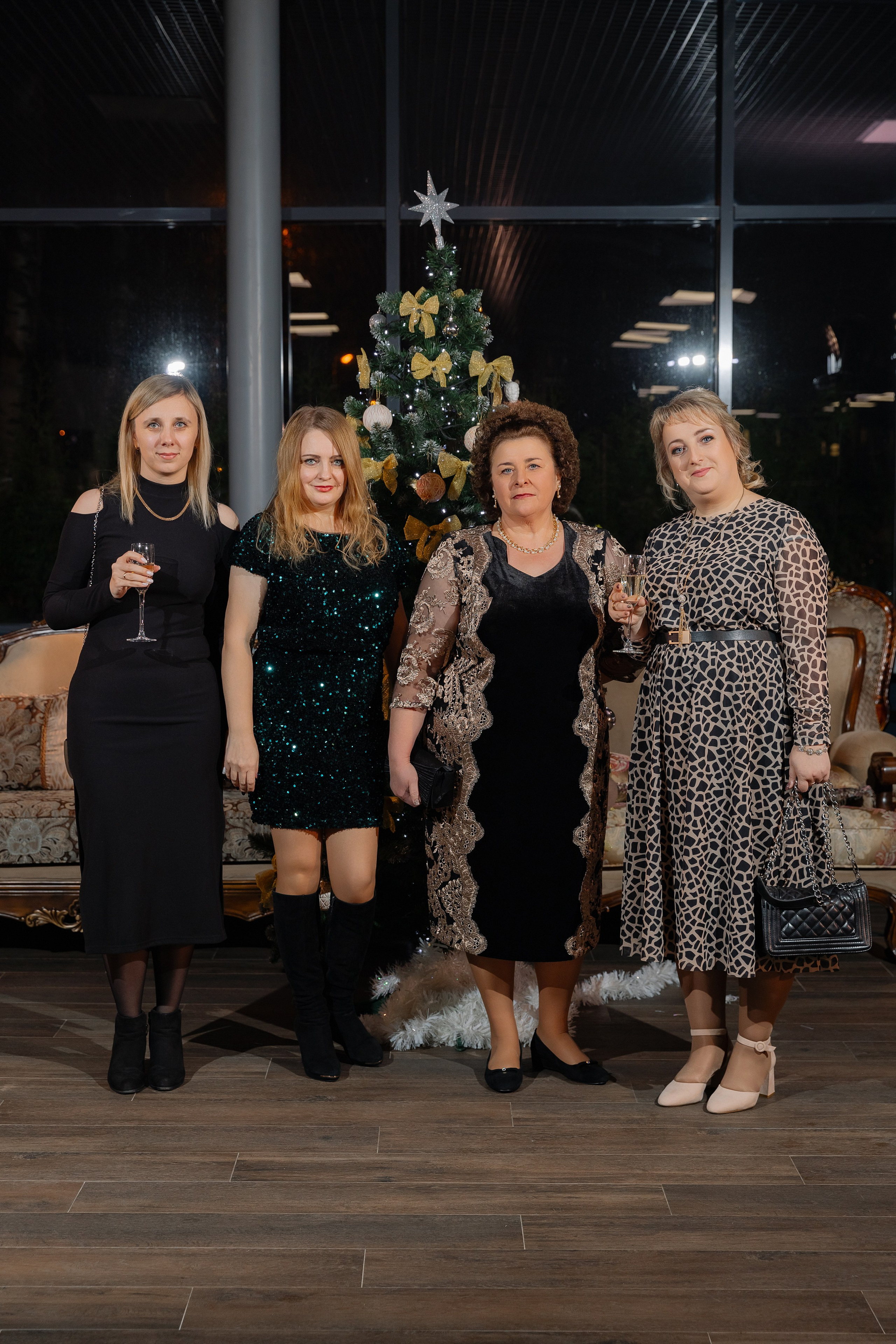 Корпоративная новогодняя фотосъемка для BELARUSBANK в Ресторане «Урарту». Свадебный фотограф в Минске/Беларуси Сергей Спиридонов