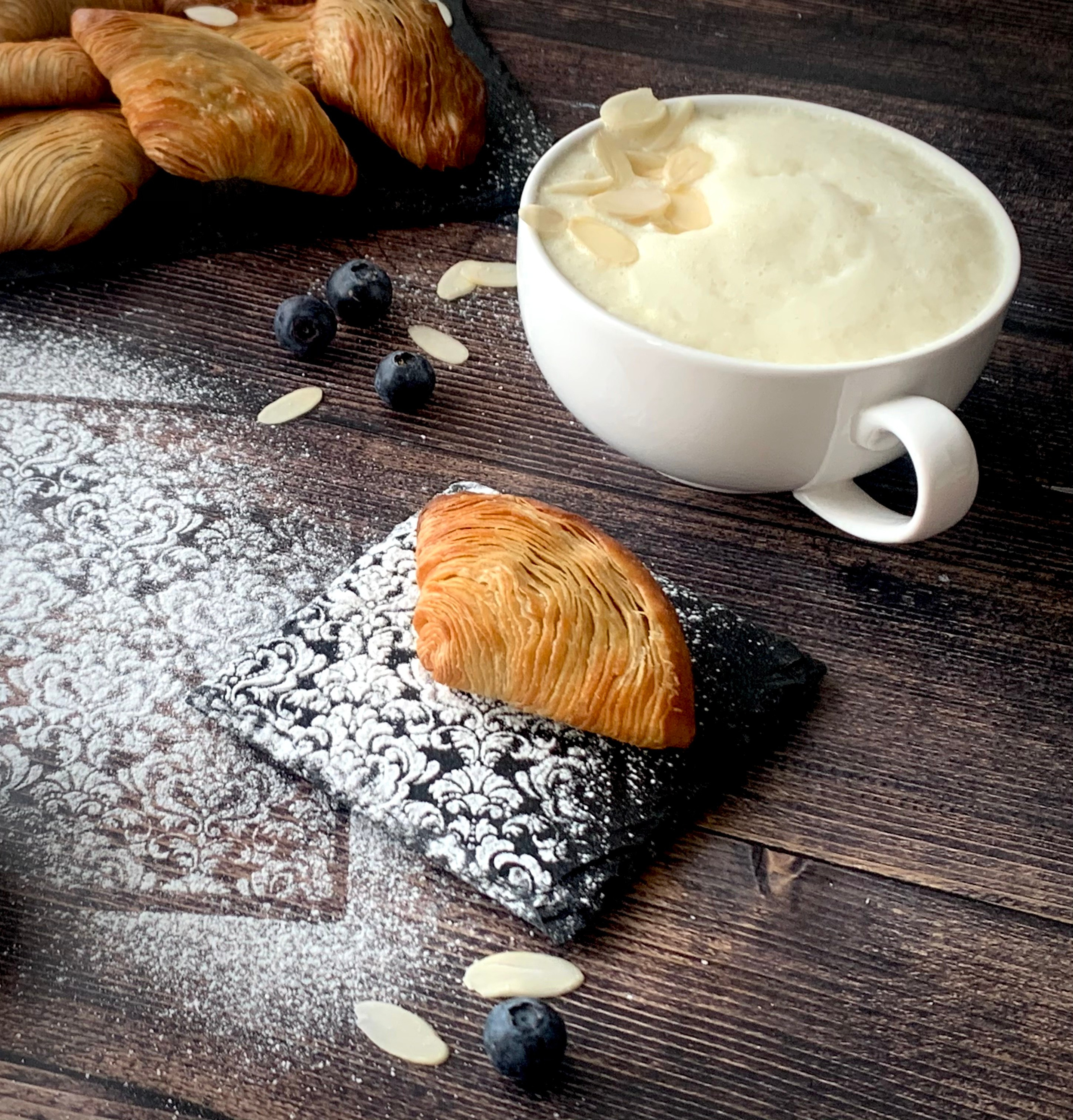 Художественная съёмка десертов с участием фуд-стилиста. Фуд-фотограф Илья Милоданов съемка в Москве и Московской области