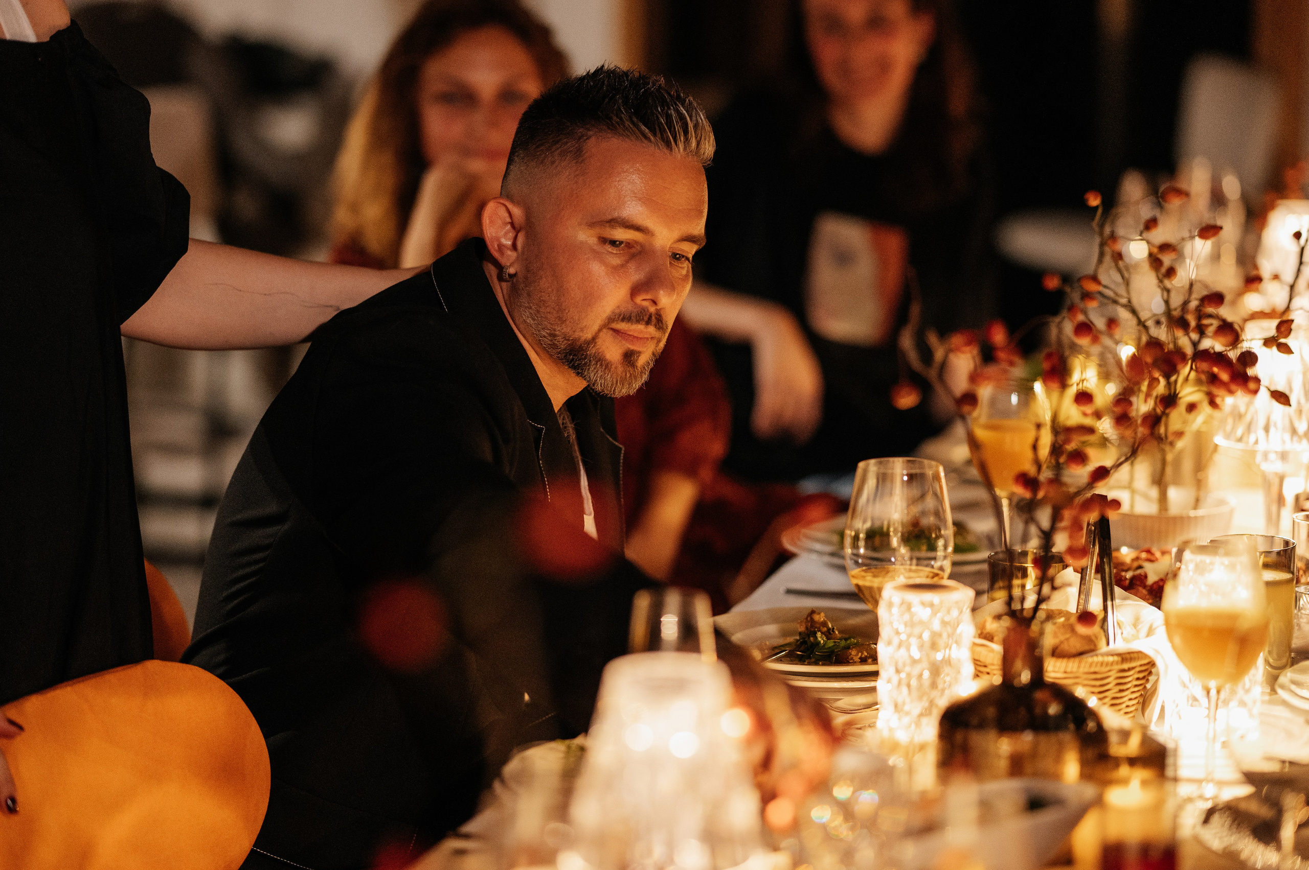 Невероятно атмосферный семейный ужин. Wedding photographer in Moscow and around the world Andrey Medvednikov