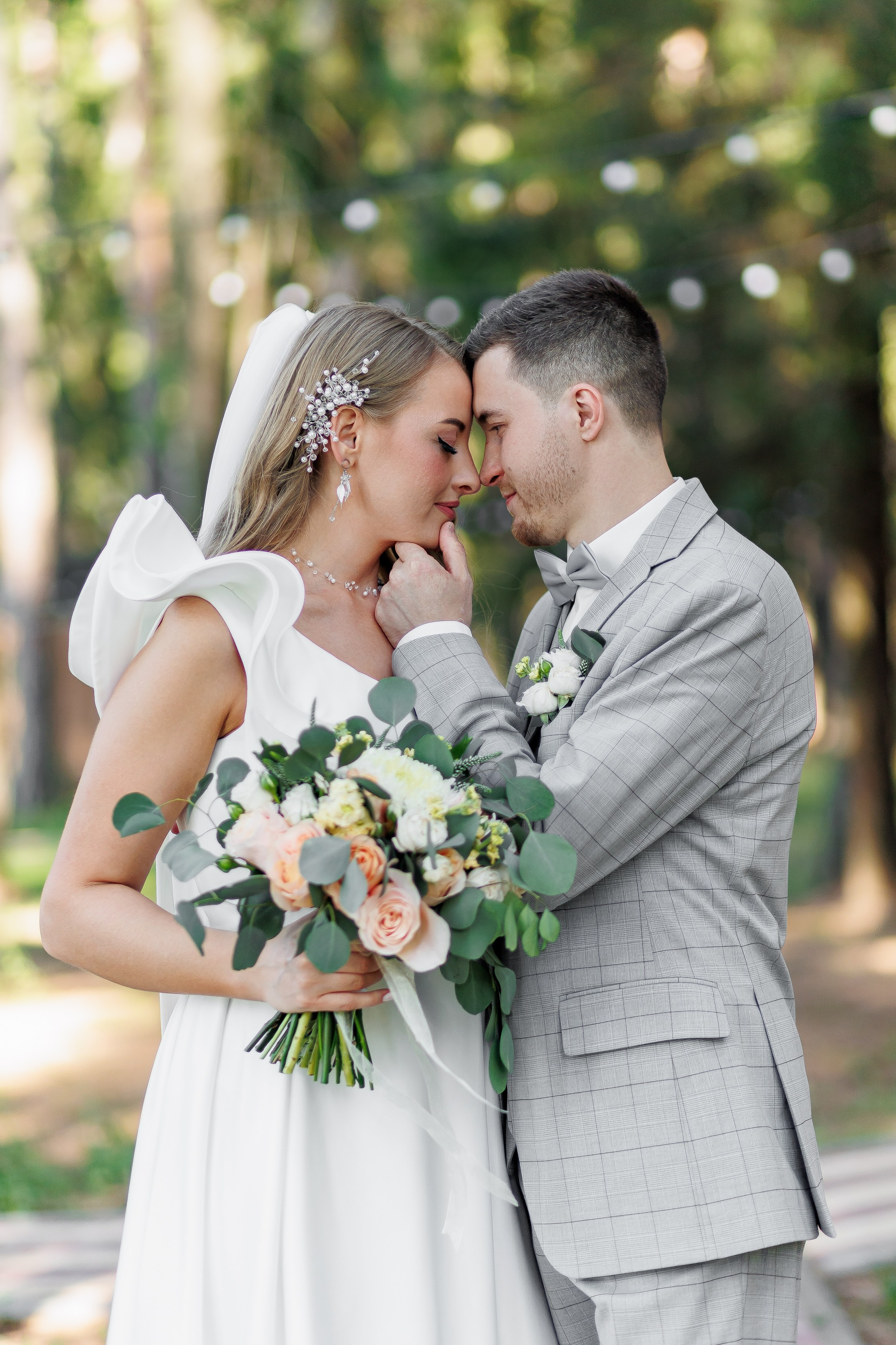 Свадебный фотограф, который видит красоту в деталях и превращает каждую секунду в шедевр.