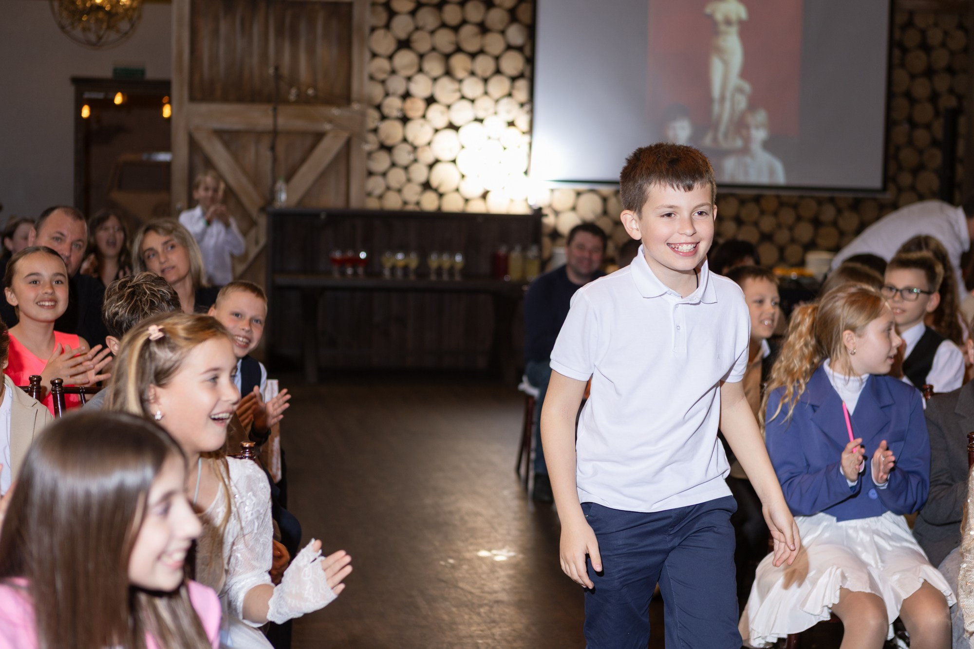 Яркая фотосессия для выпускного 4 класса в ресторане Весенний лофт. Семейный и детский фотограф в СПБ, Пушкин, Колпино, Славянка, Тосно