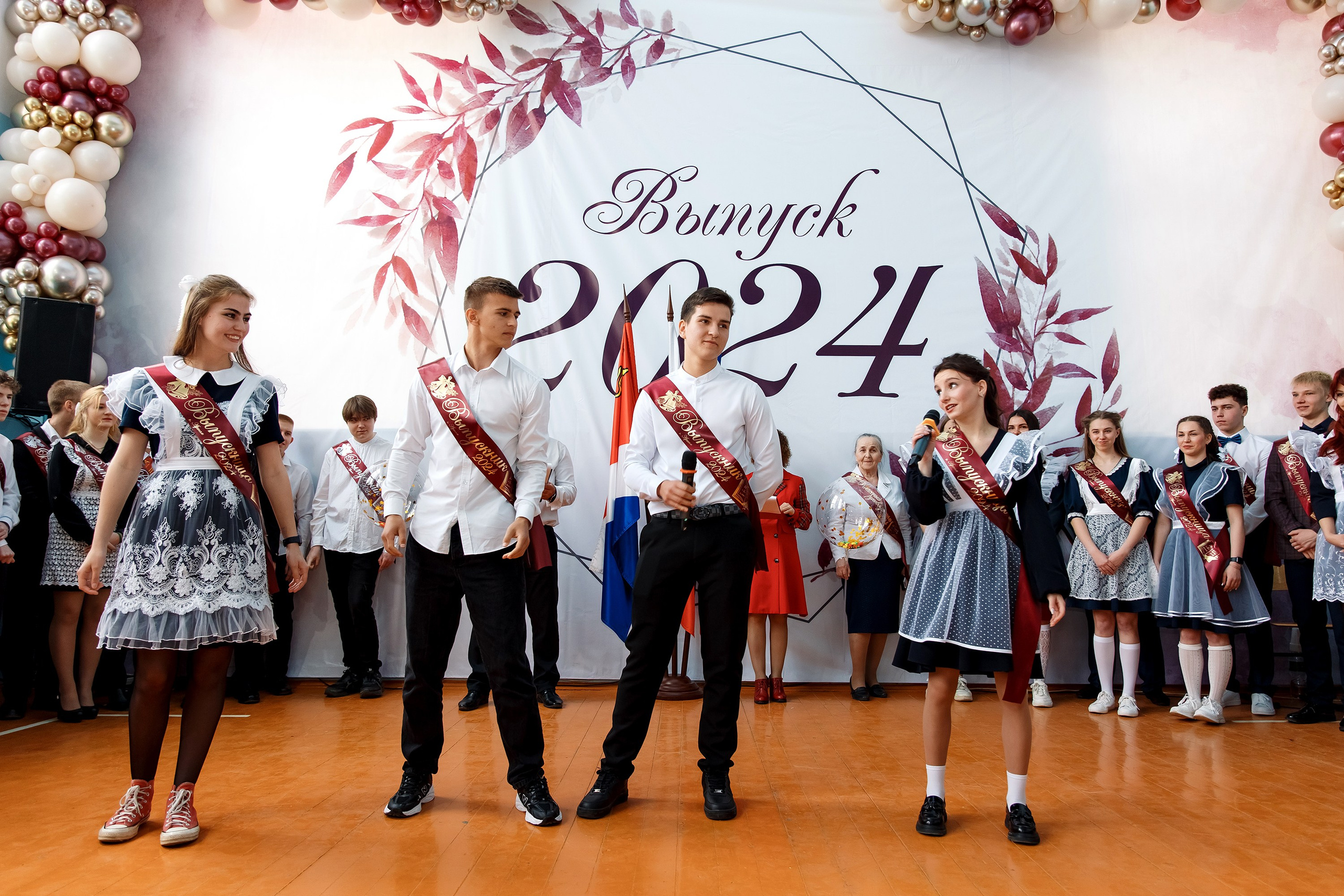 11 класс Последний звонок. Фотограф Любовь Корниенко, Примоский край