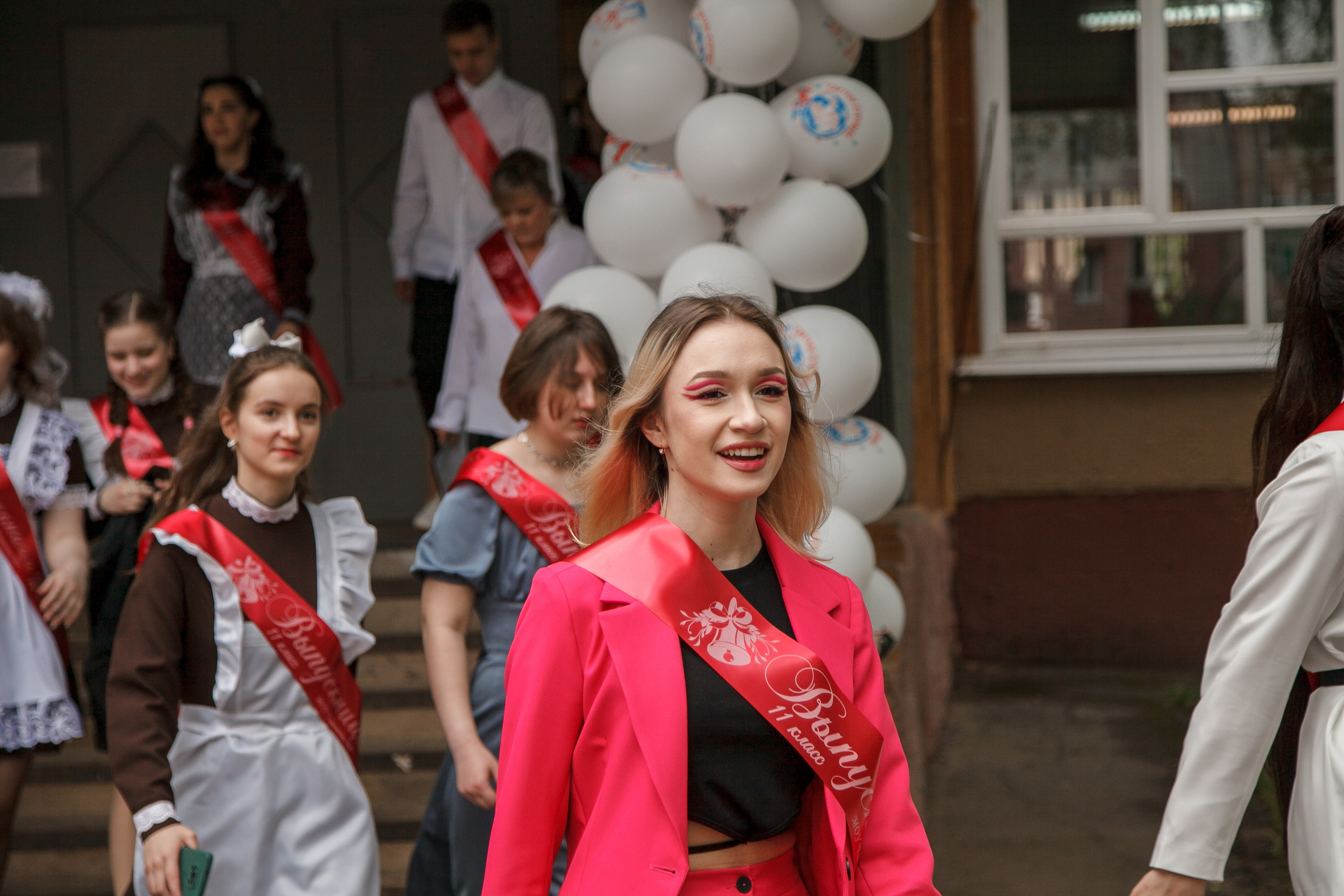 Последний звонок. Ирина Коновалова школьный фотограф. Выпускные альбомы Ярославль