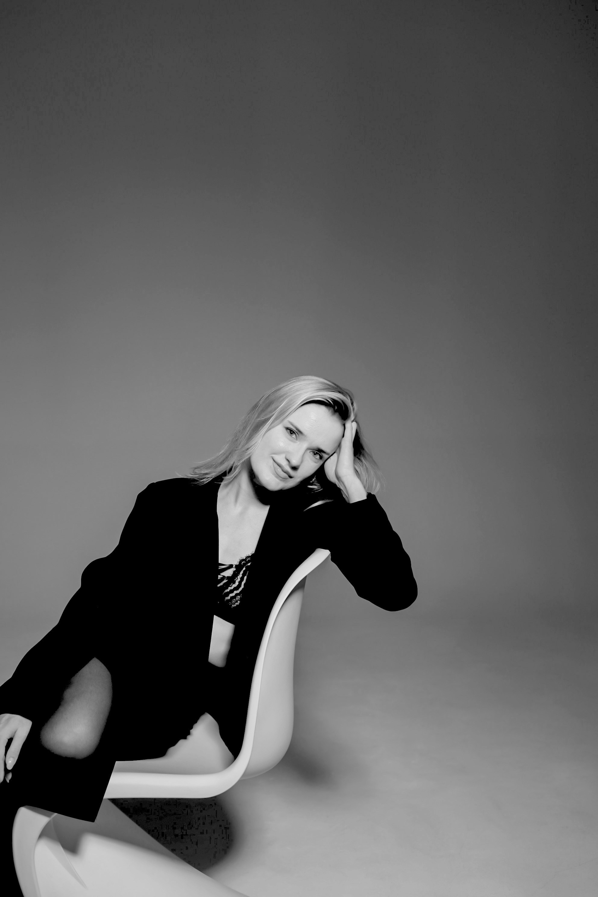 Фотосессия в студии Валерия. Женский фотограф в Орске Новотроицке Динара Долганова