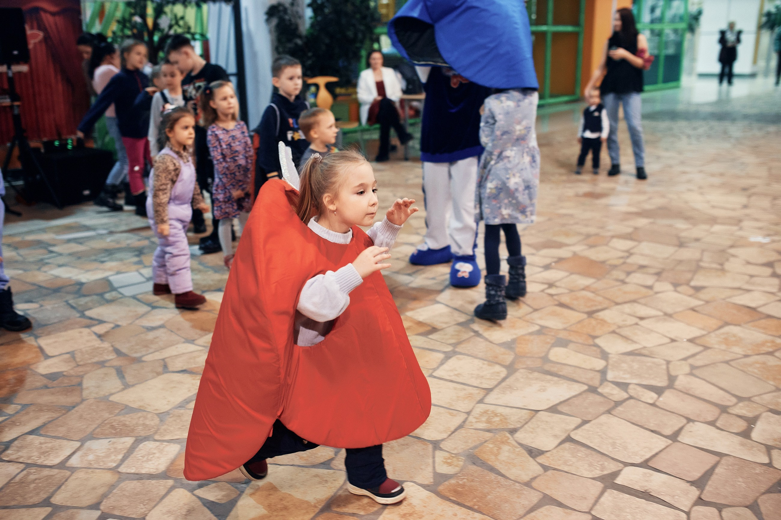 Детский новогодний праздник в ТЦ Июнь. Семейный и репортажной фотограф в Красноярске и Москве Виктор Бабинцев