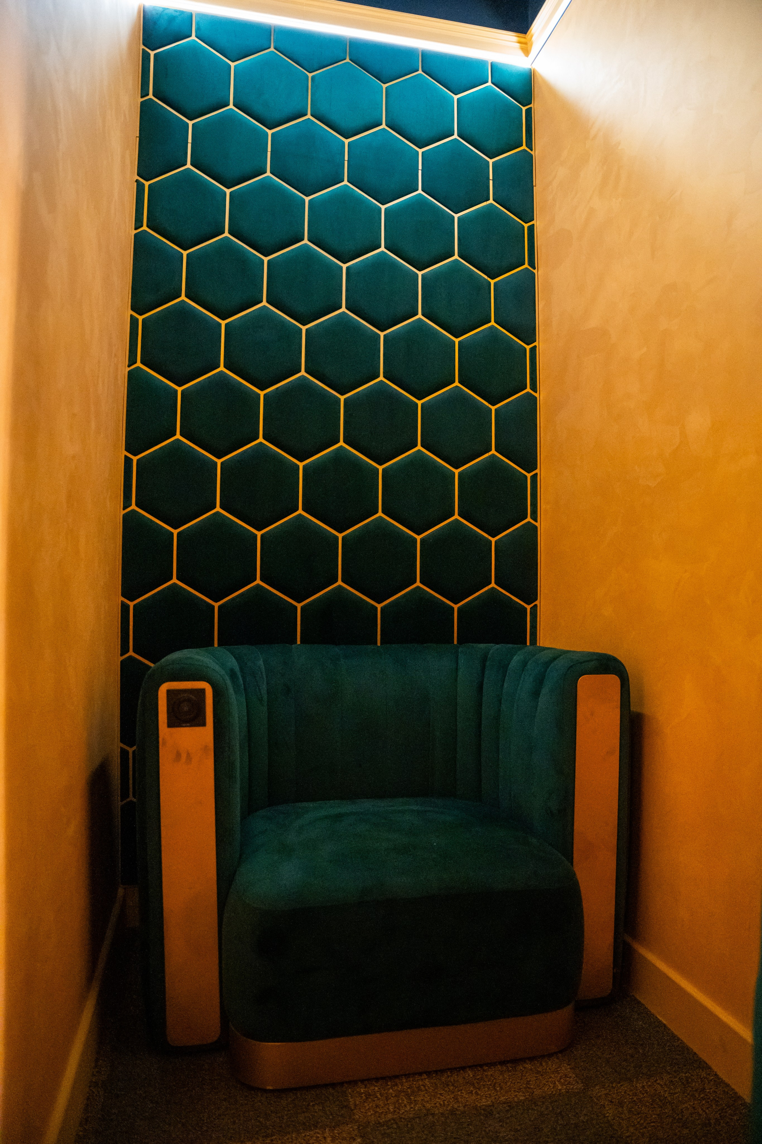 Фотосъемка интерьера стриптиз-клуба Hefner — элитный клуб Краснодара. Интерьерная фотосъемка клуба Hefner в Краснодаре — профессионально. Шедевры для Вас! Фотограф и Видеограф в Краснодаре Пахиев Руслан