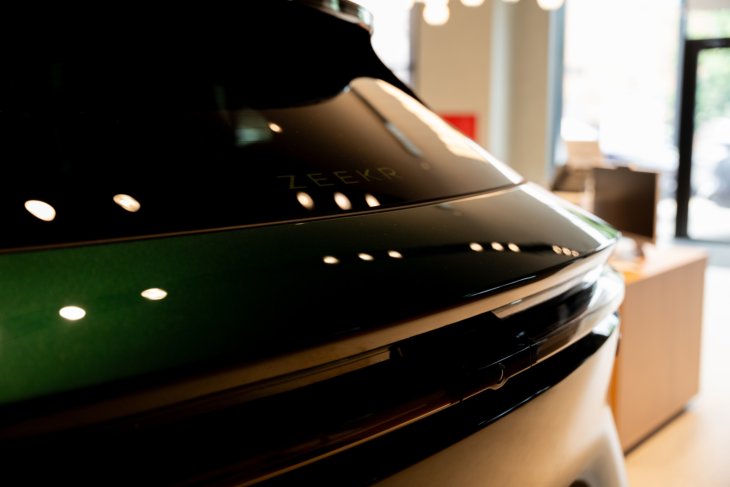 Интерьерная фотосъемка автосалона Elrus в Краснодаре. Zeekr, LiXiang Профессиональная фотосъемка интерьера премиум-автосалона в Краснодаре. Шедевры для Вас! Фотограф и Видеограф в Краснодаре Пахиев Руслан