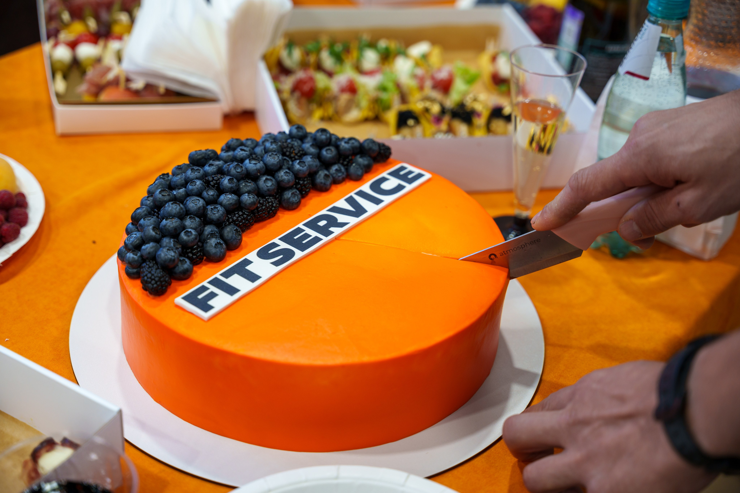 Интерьерная фотосъемка автосервиса Fit Service в Краснодаре — Профессиональная фотосъемка интерьера техцентра в Краснодаресеть СТО. Шедевры для Вас! Фотограф и Видеограф в Краснодаре Пахиев Руслан