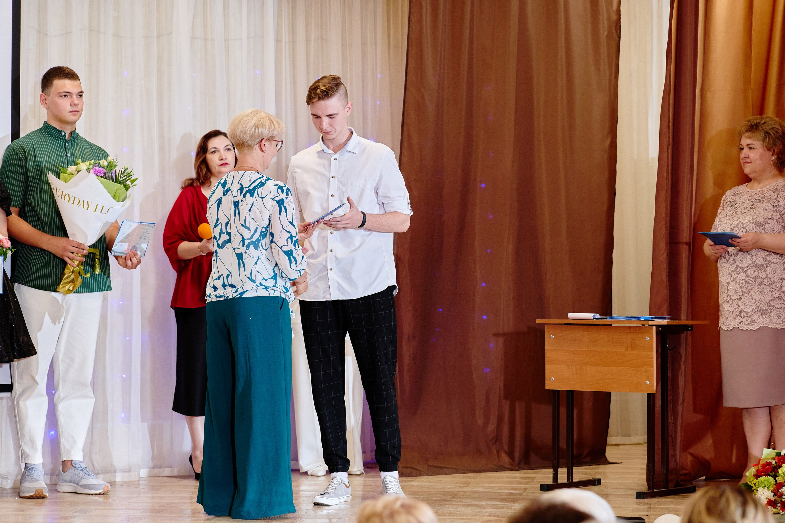 Выпускной 35 Сош. Фотограф Выпускные альбомы Таганрог Сергей Коробченко