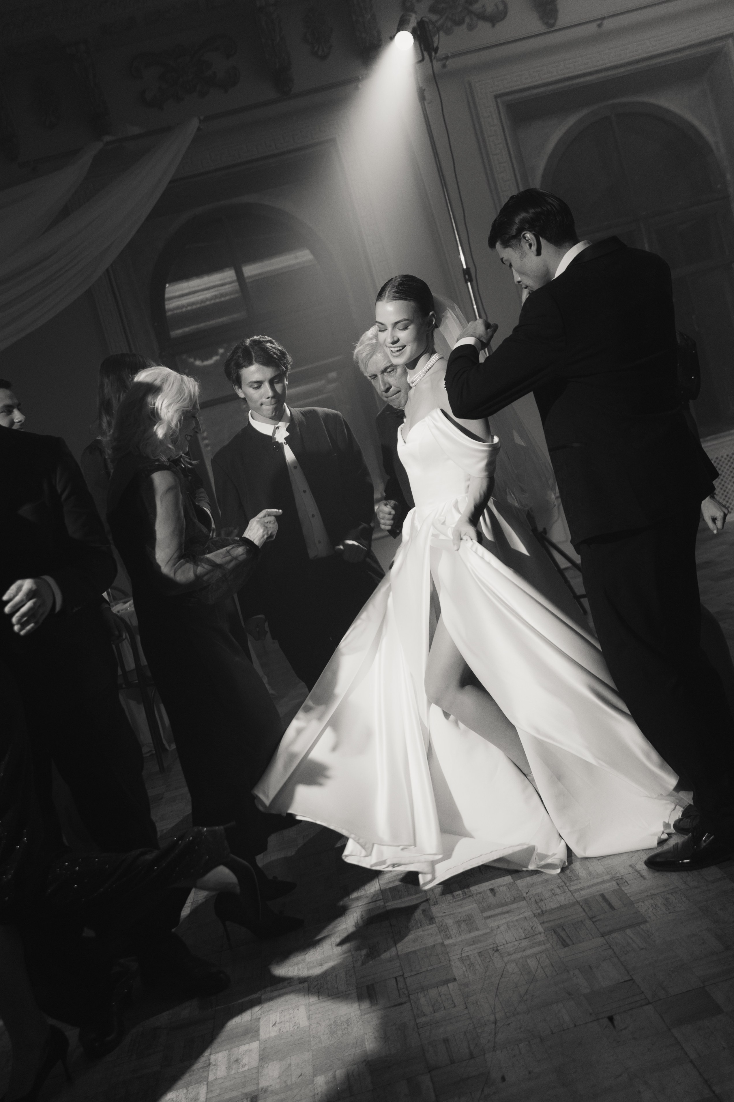 Камерный свадебный ужин при свечах в старинном особняке в фотостудии 21. Kult. Ярослава Ерина — свадебный фотограф в Москве