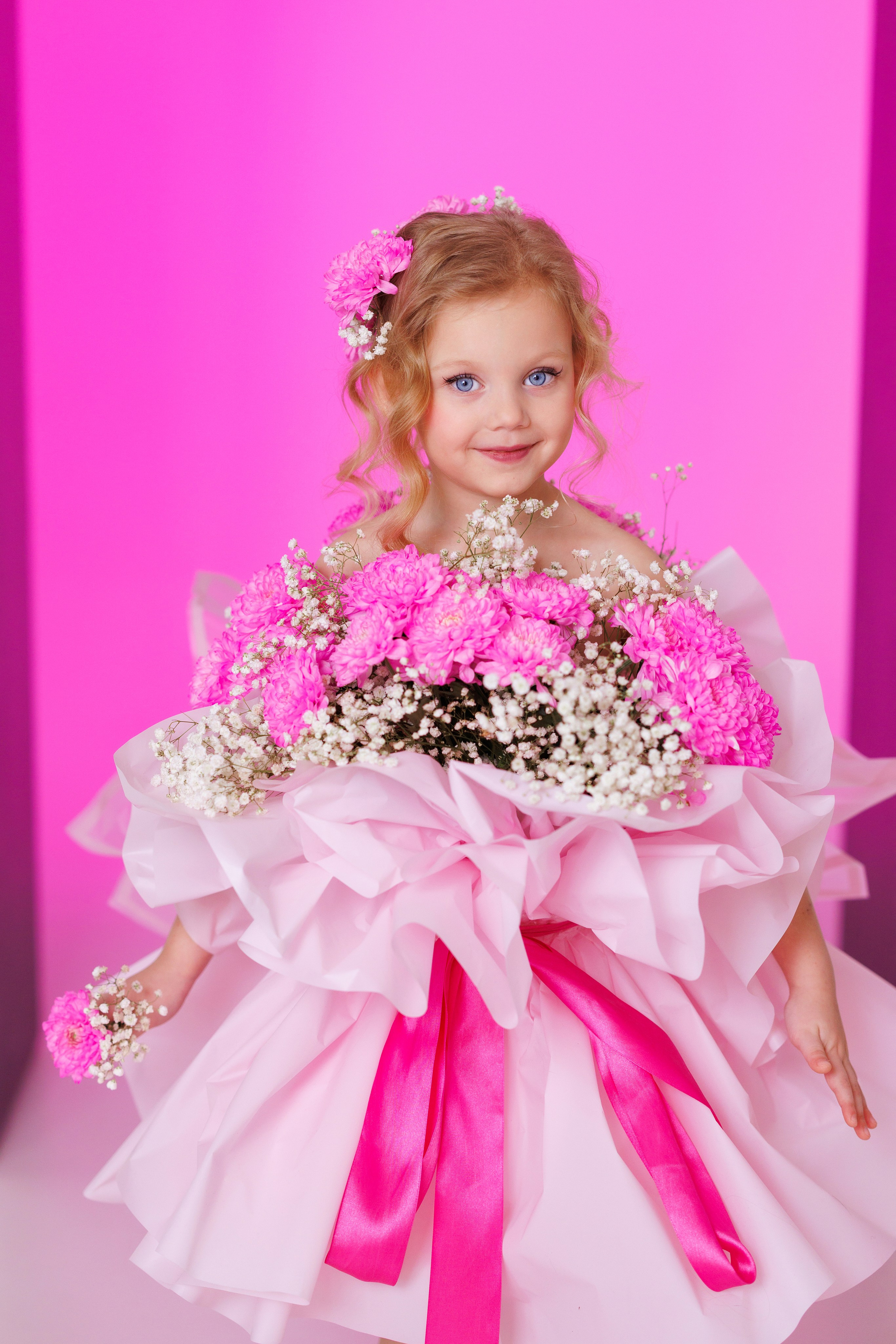 Фотосессия для девочек в форме букета с живыми цветами. Семейный и детский фотограф в Краснодаре Анна Трашкова