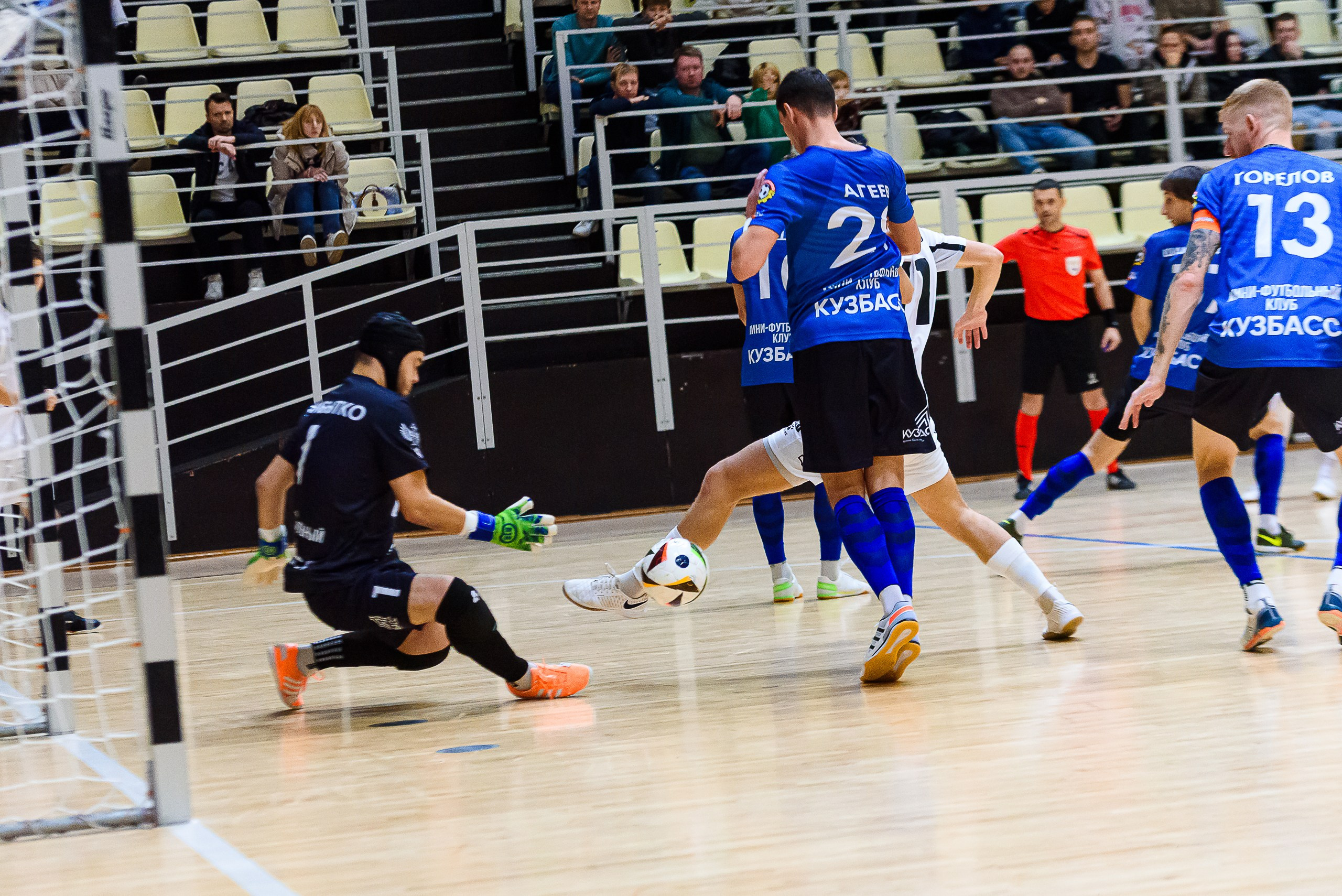 Высшая лига по футзалу — Сезон 2024-2025 — 2ой тур. Репортажный фотограф в Кемерово