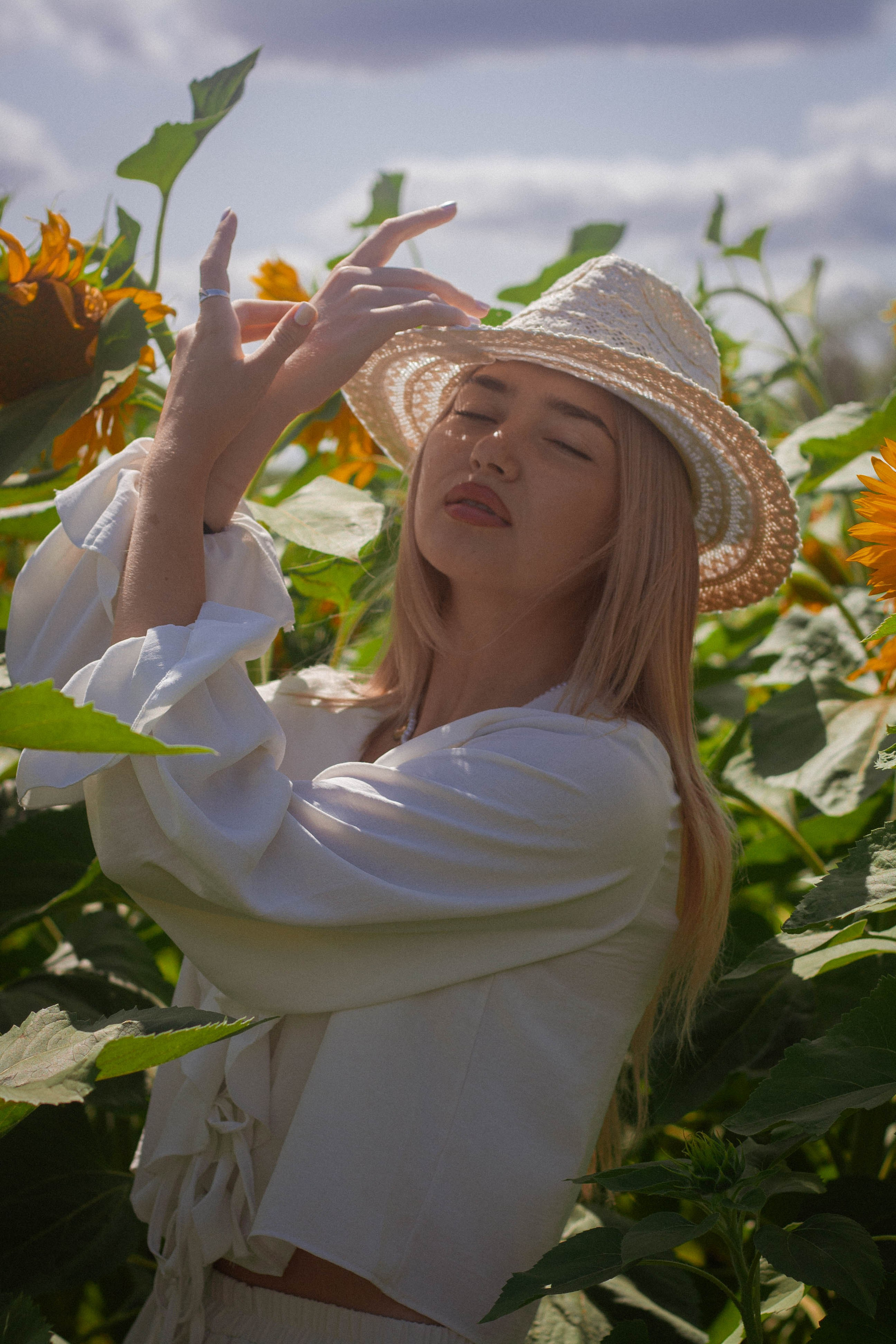 Настроение: уйти в поле с подсолнухами. Портретный фотограф в Саратове