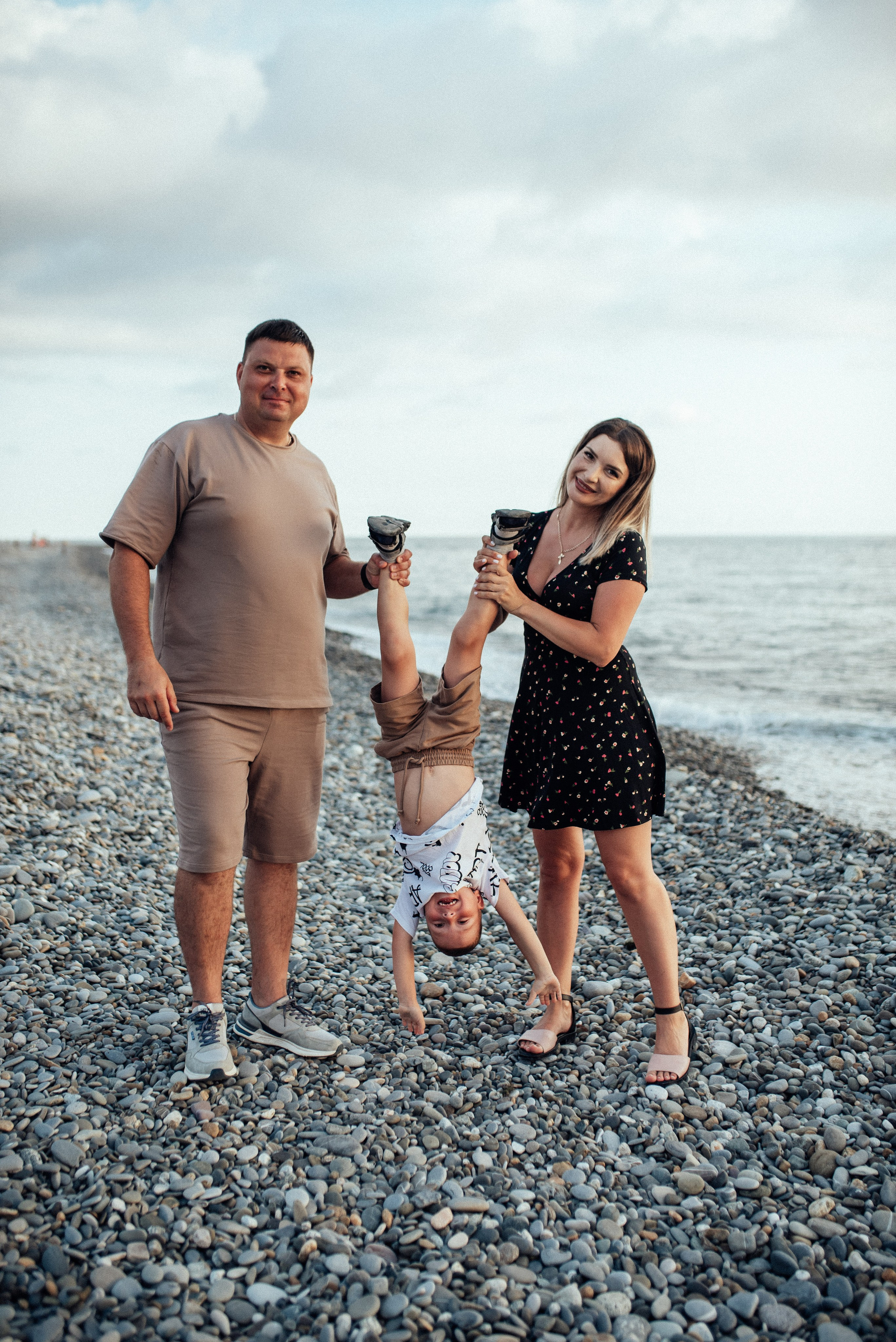 Семейная Фотосессия на соре в Сочи Лазаревской, Лос, Дагомысе, Адлере. Фотограф в Сочи — Маргарита Поганова