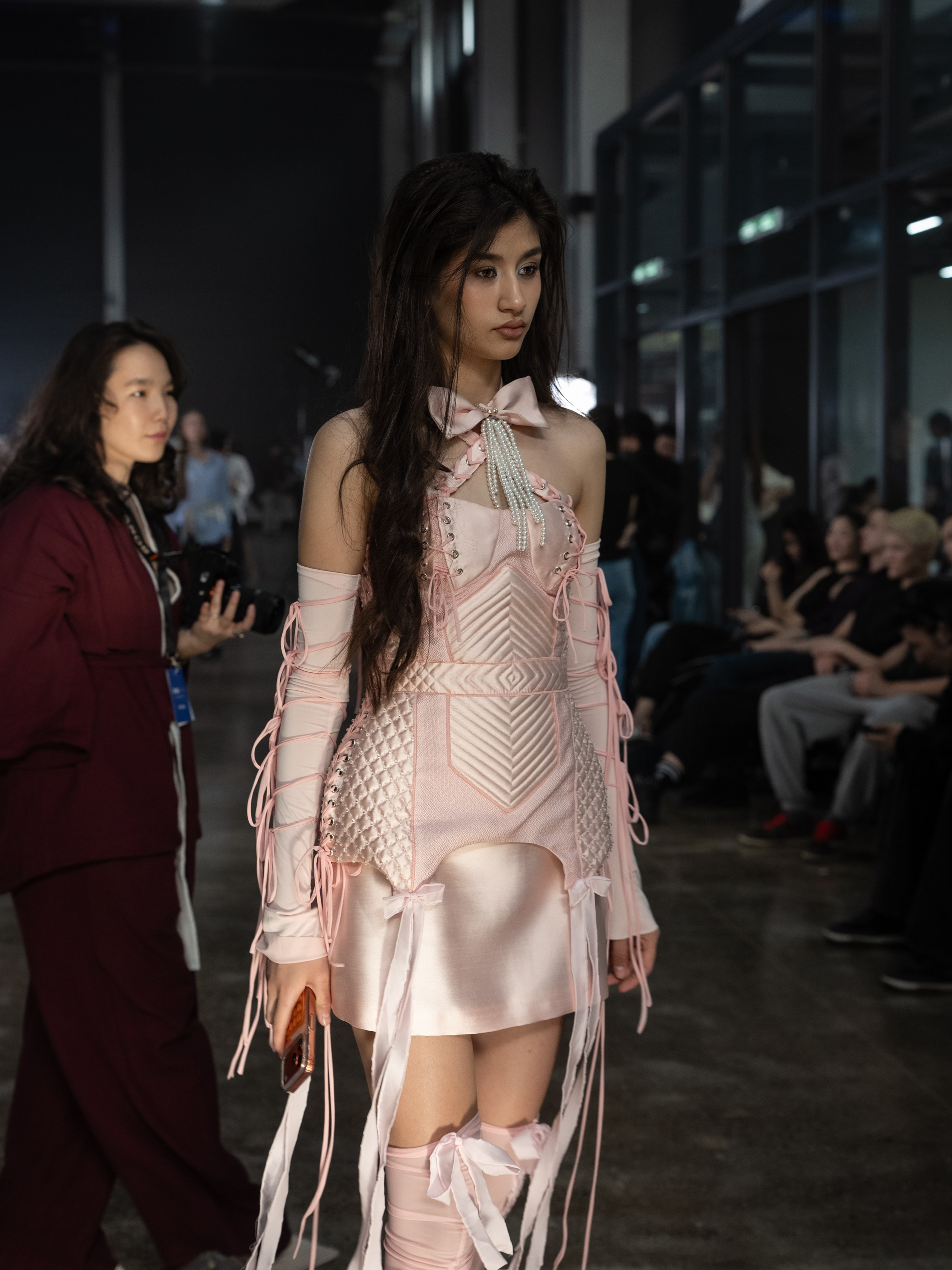 Visa Fashion Week Pre-Fall 2026 April BackStage Day 1. Сайт Алматинского НЮ АРТ, будуар и фэшн фотографа Дениса Карпенко