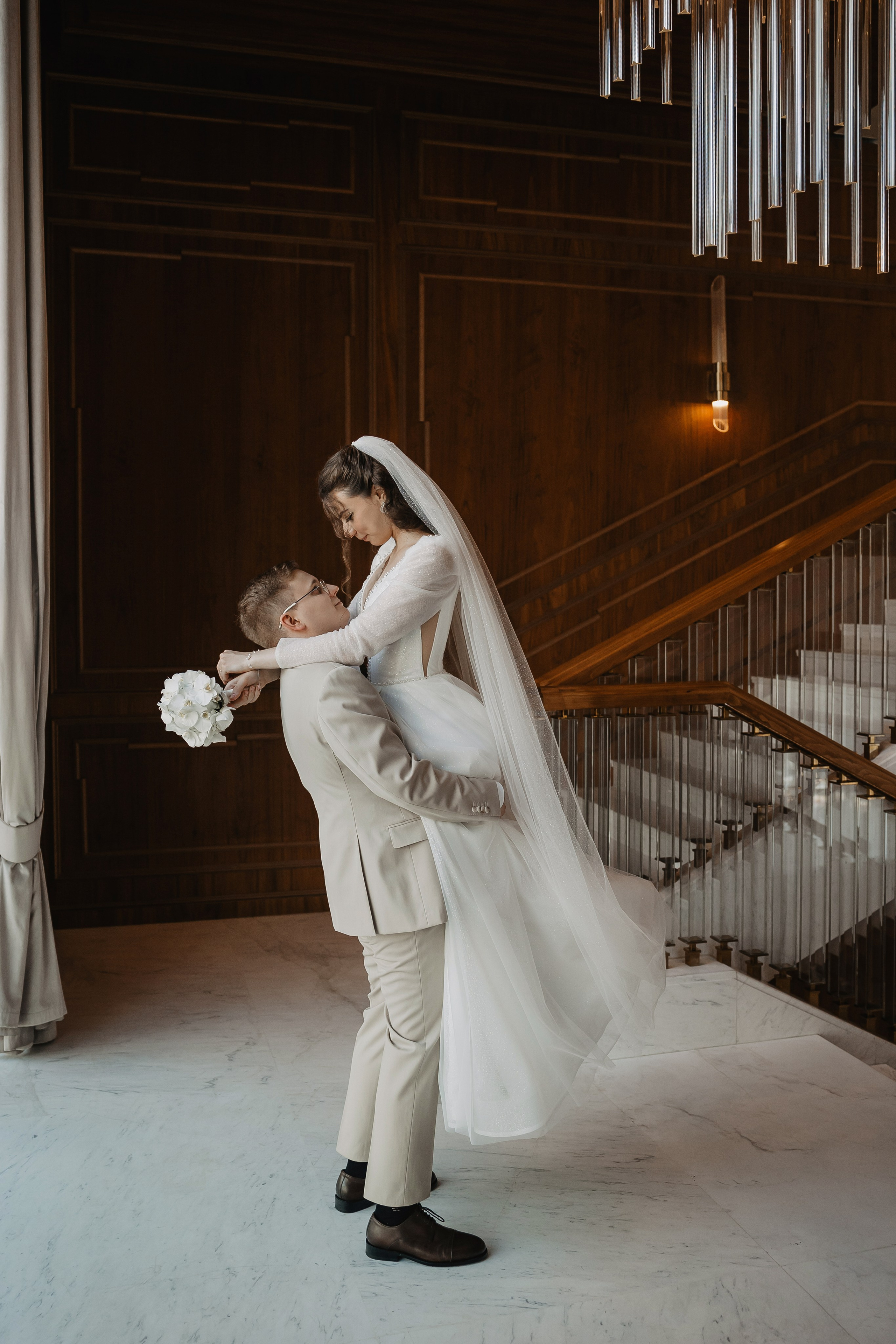 Свадебная фотосессия в отеле Marriott Imperial Plaza. Свадебный фотограф в Москве Дарья Олендарёва