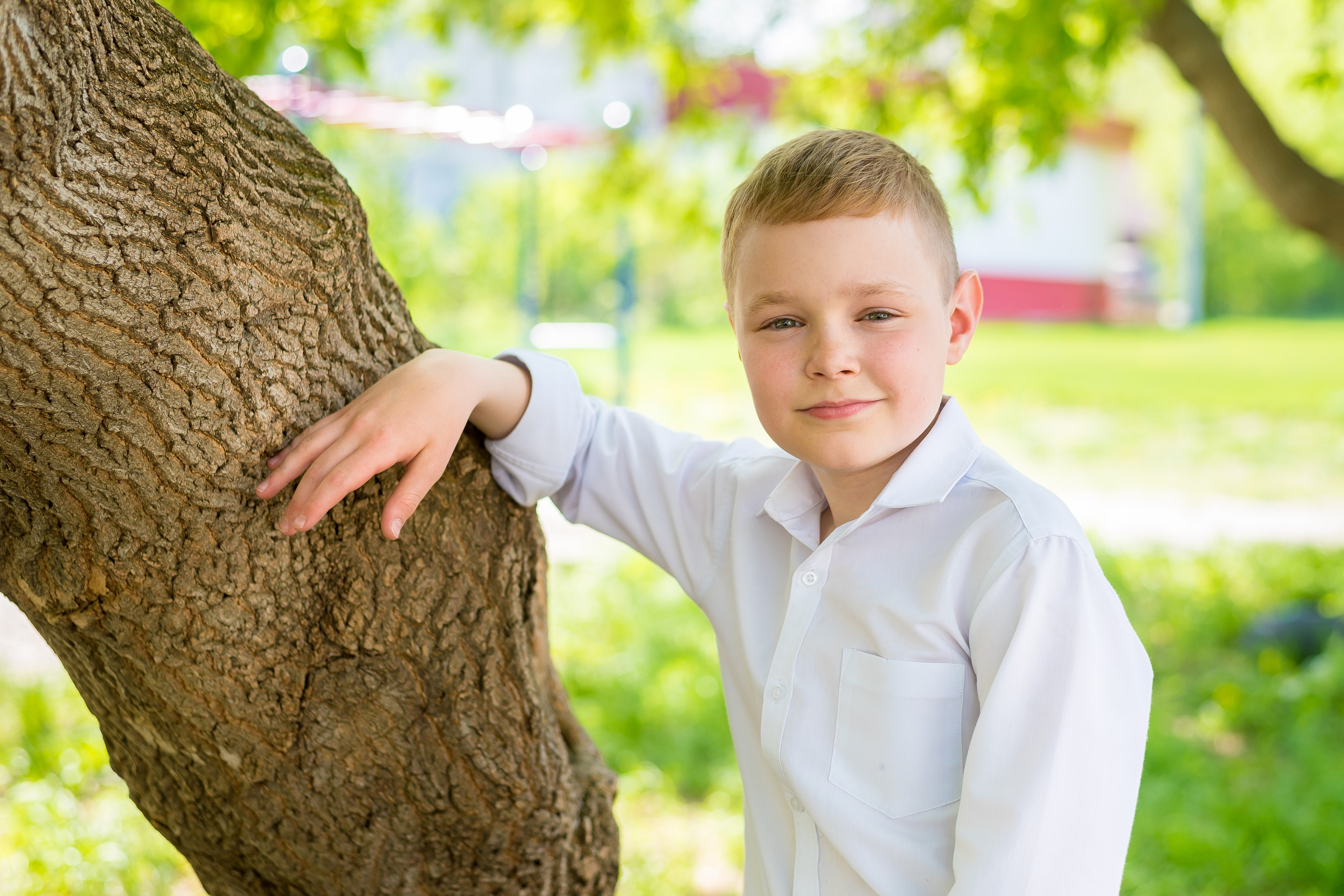 В школьном дворе, парке. Детский фотограф в Екатеринбурге и Берёзовском Евгений Кондаков