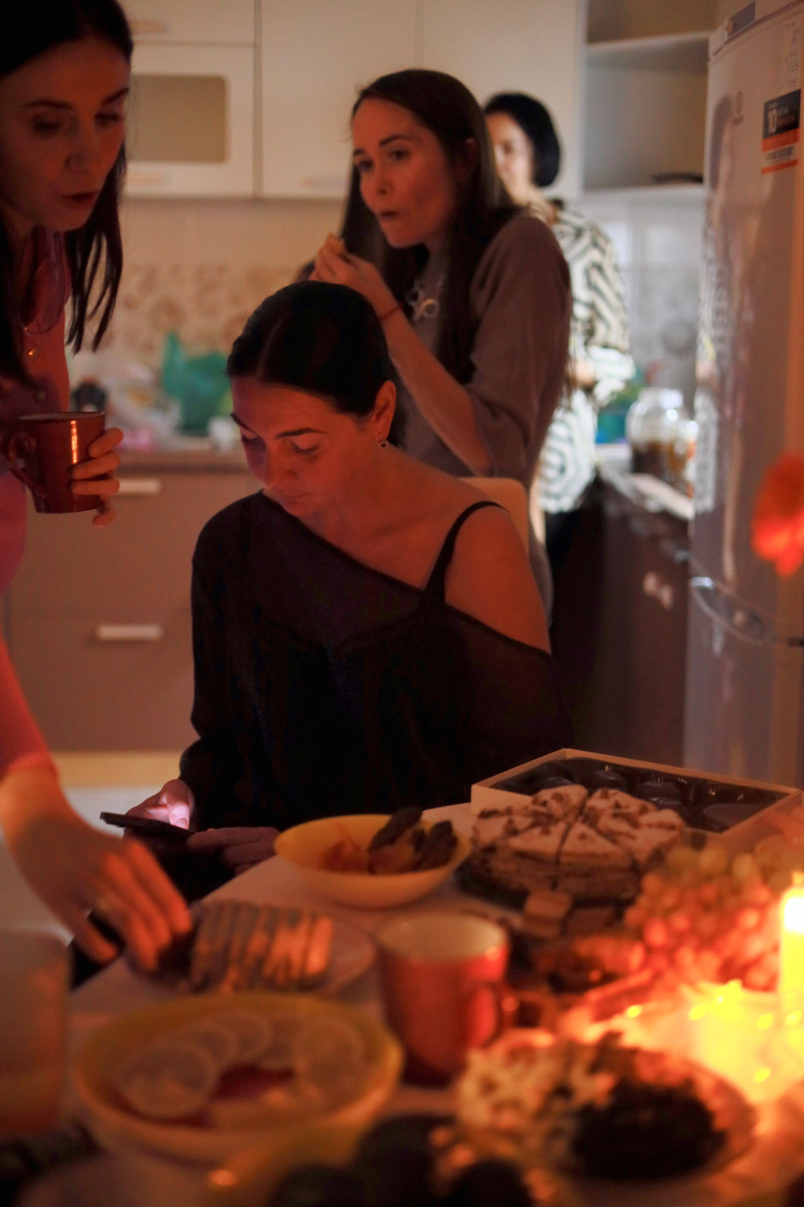 Women circle. Family, portrait, content photo in Costa Rica Evgeniya Besprozvannykh