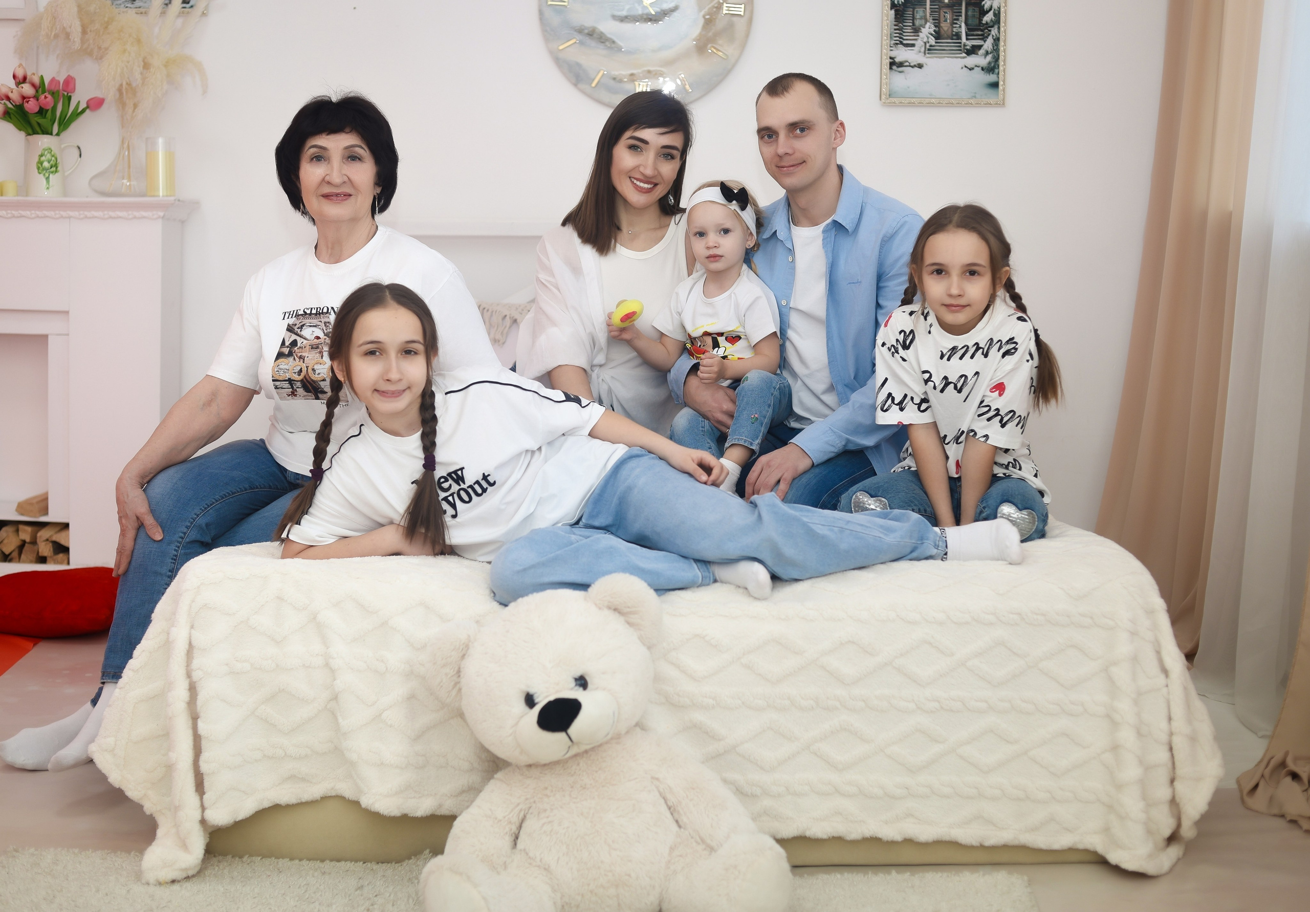 Семейные фотосессии студийные; новогодние, тематические, домашние и тд. Выпускные альбомы для школ и Детских садов в Барнауле /Выпускные/Свадебные/Детские/Семейные и др. виды съёмок /Фотограф Вера Валейко