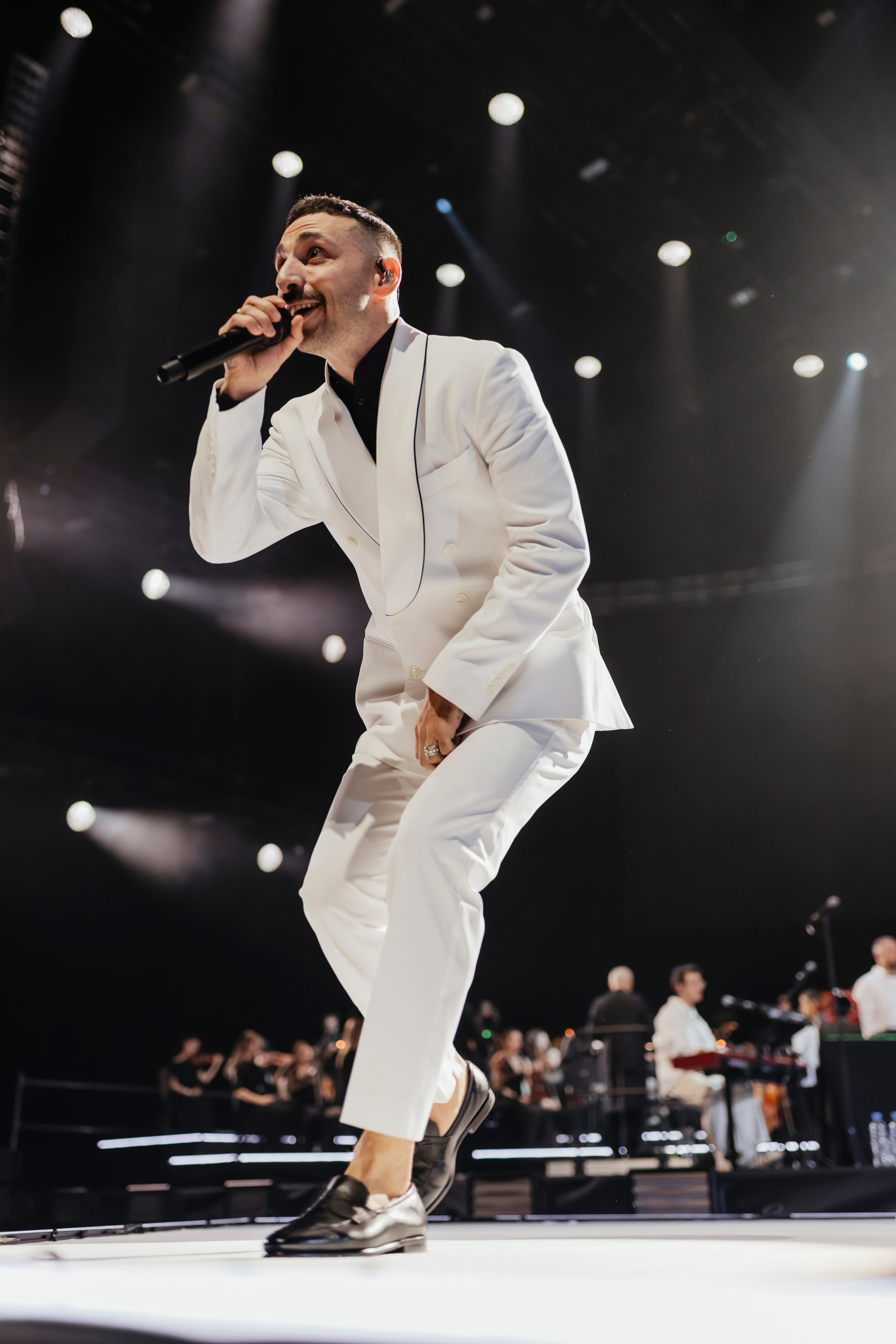 Концерт L’ONE с хором и симфоническим оркестром в Live Арене 19 октября 2025. Репортажный, event, концертный и backstage фотограф из Москвы Виталий Кривцов