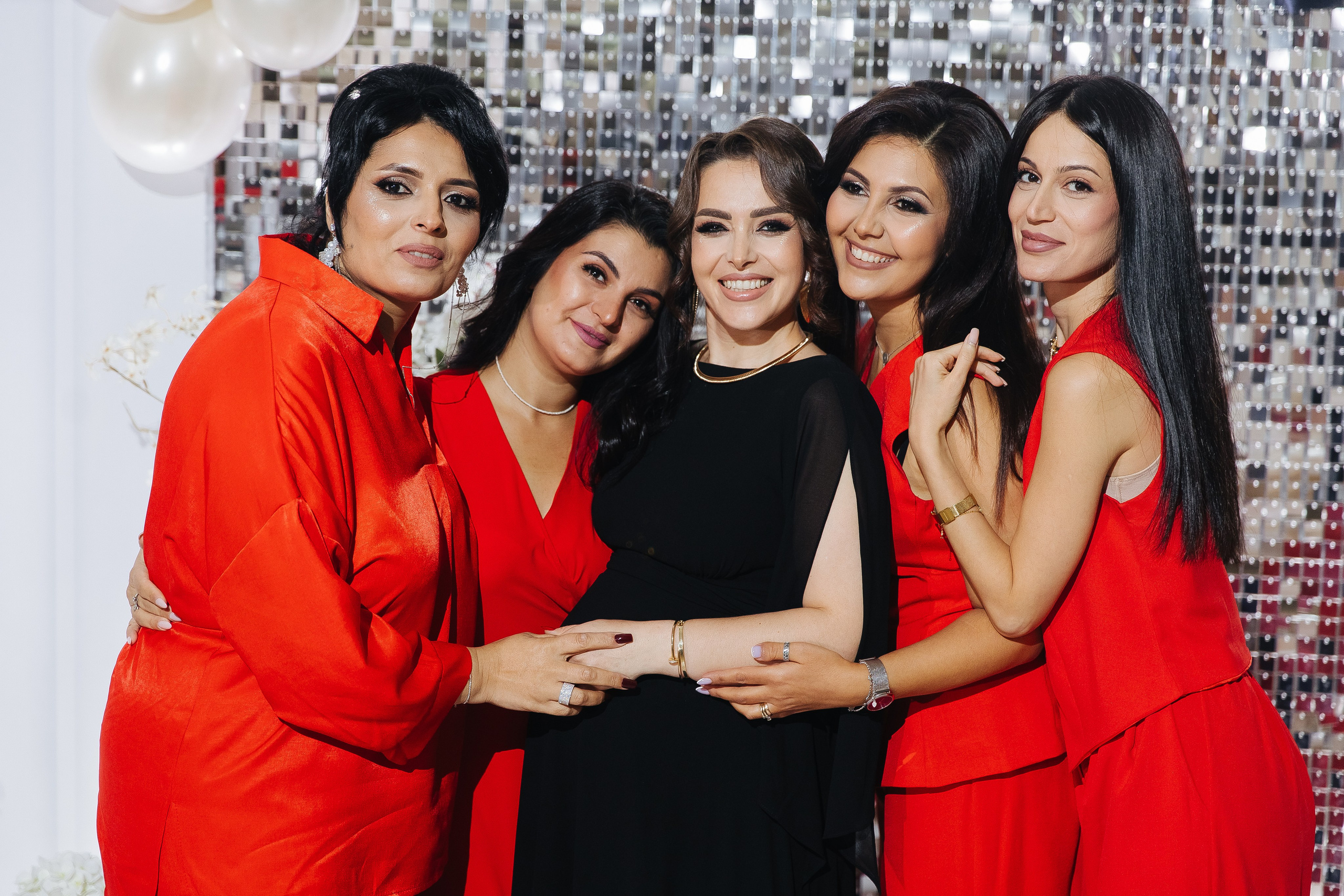 Ани и Назели. 35&5 День рождения, «Янтарь». Фотограф в Красноярске Надежда Воскресенская