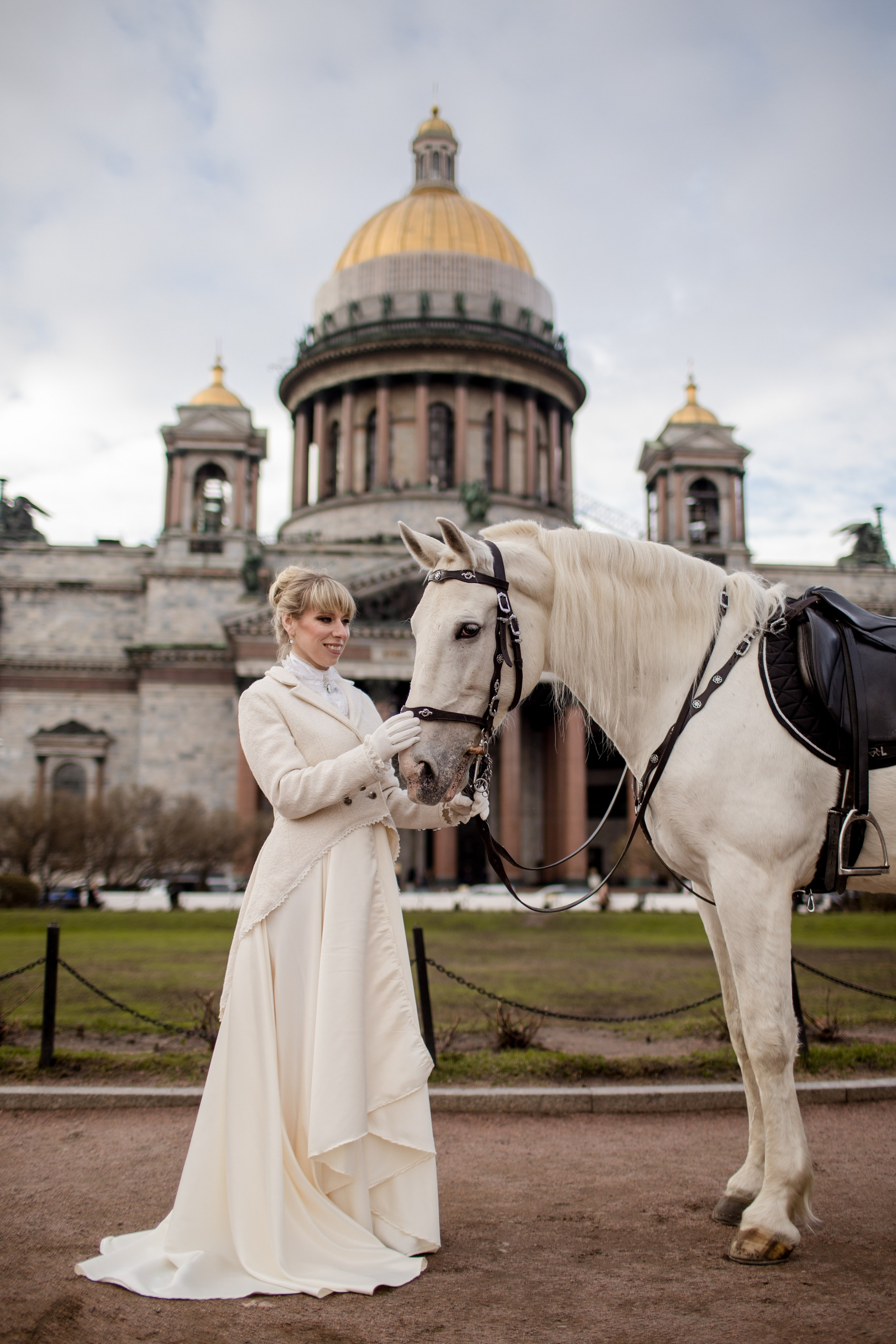Фотосессия с лошадью у Исаакиевского собора