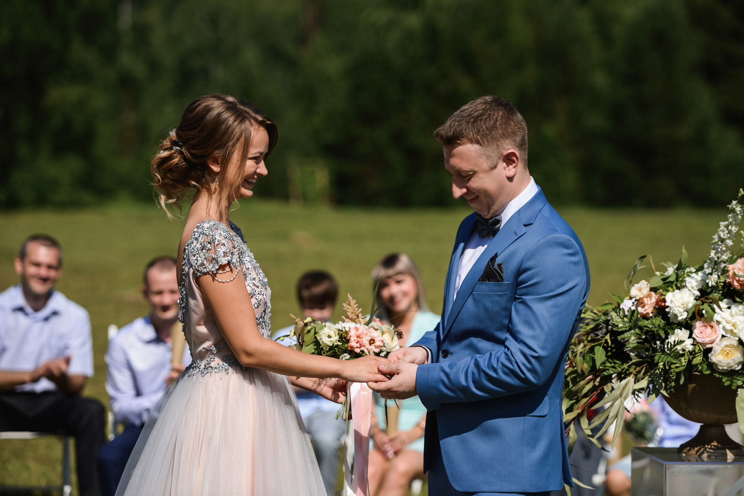 💐 Радик и Яна — душевная загородная свадьба в Villatic | Теплые фото под Красноярском. 📸 Свадебный и семейный фотограф в Красноярске Тихомиров Евгений | 17 лет опыта | 800+ свадеб