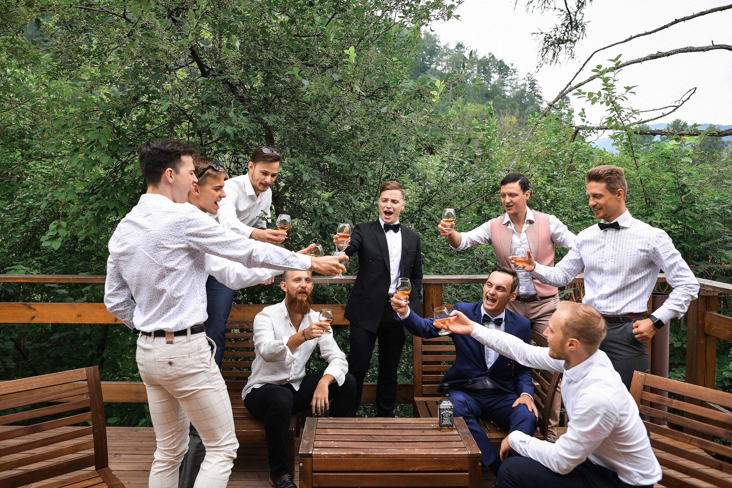 🌄 Демьян и Катя — свадьба в нацпарке "Столбы" | Веселый банкет и эпичные фото на скалах. 📸 Свадебный и семейный фотограф в Красноярске Тихомиров Евгений | 17 лет опыта | 800+ свадеб