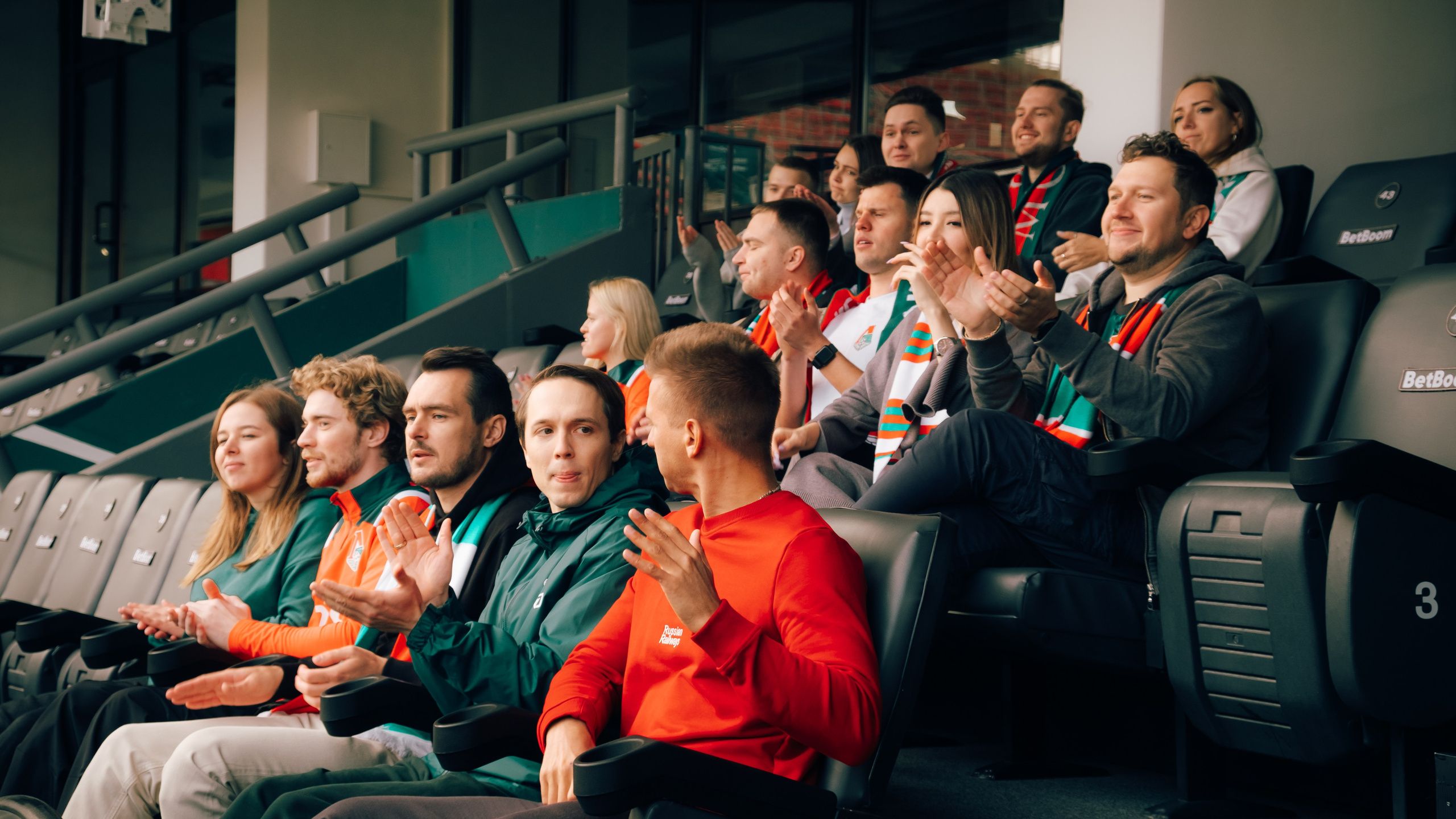 Pubblicità. Fotografo a Mosca con un’atmosfera notturna di foto