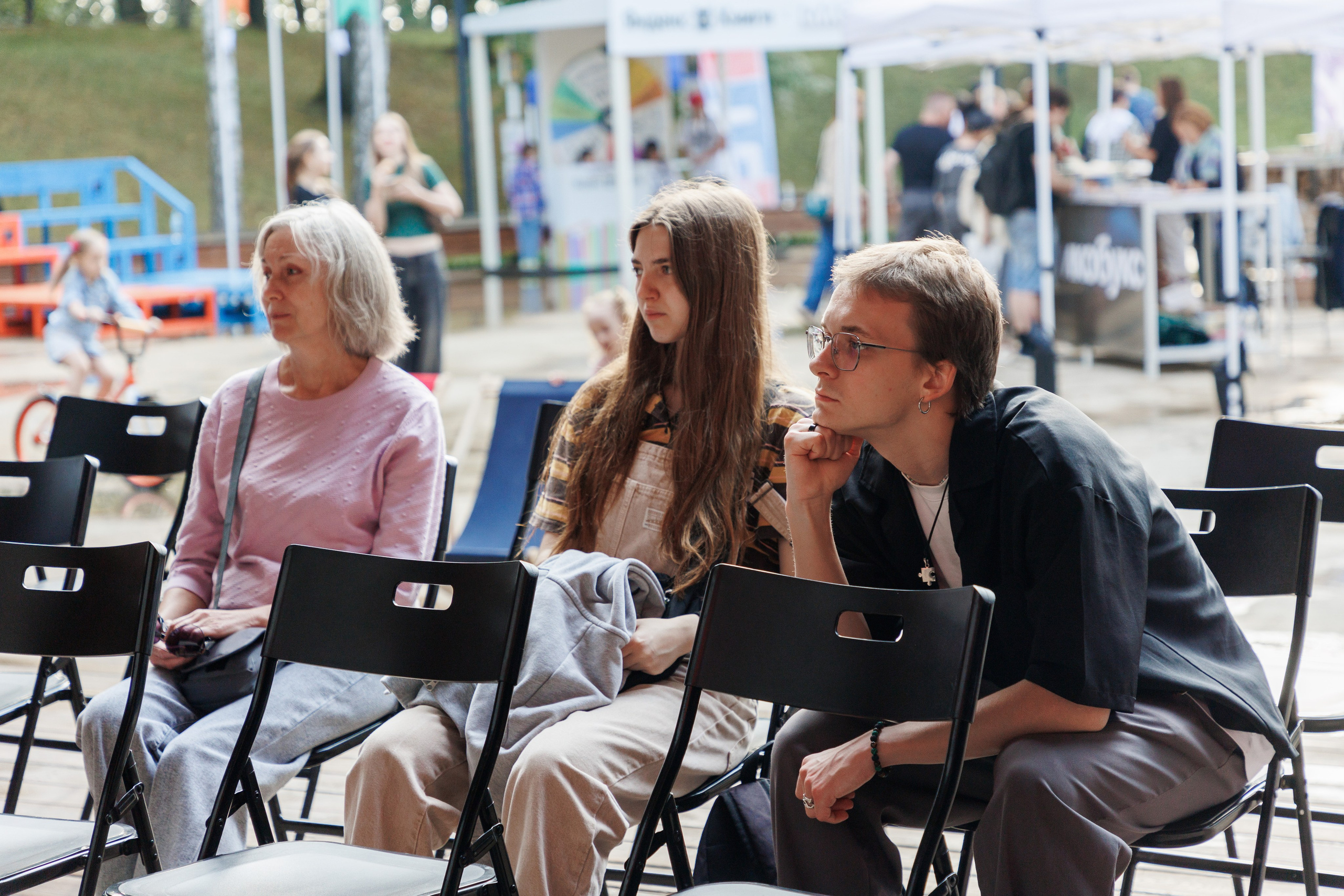 Книжный фестиваль «Смены» в Выксе 2025. Фотограф городских и семейных событий Артем Карпухин