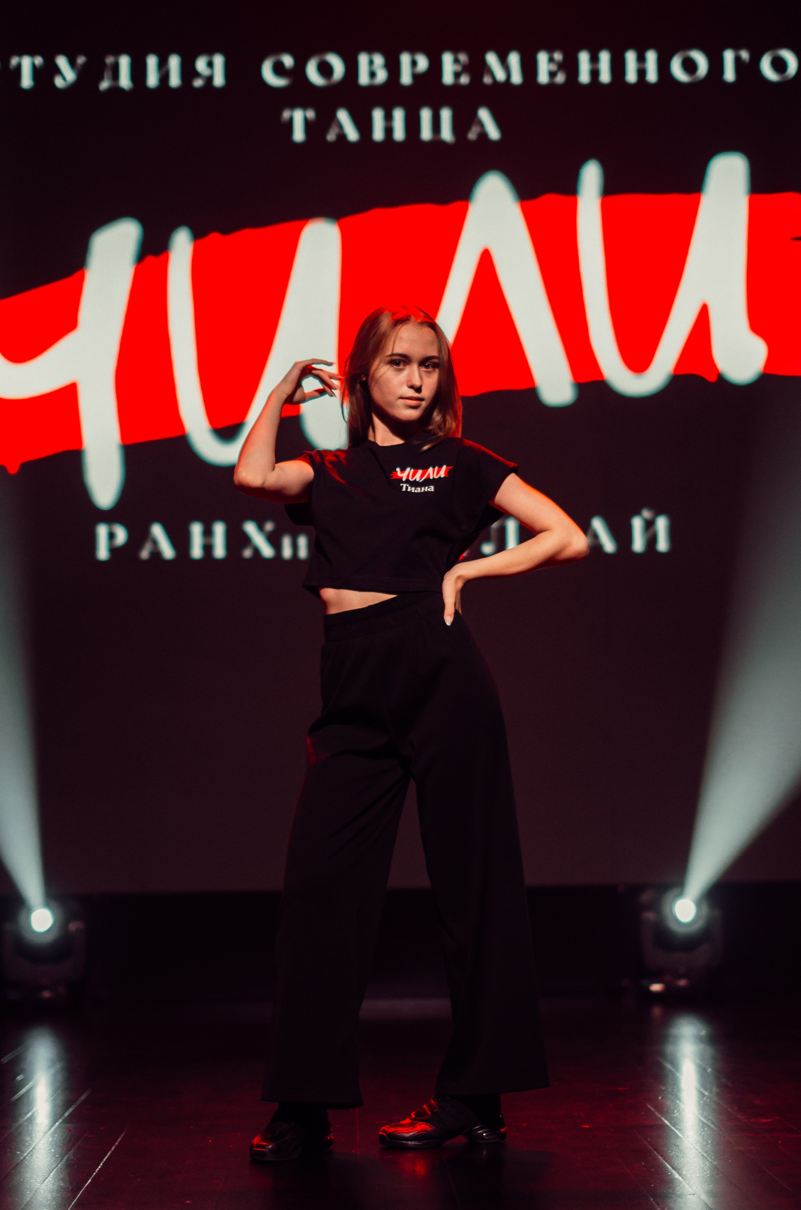 Групповая фотосъемка танцевального коллектива. Денисова Аля — фотограф для парных съемок и индивидуальных историй в Барнауле