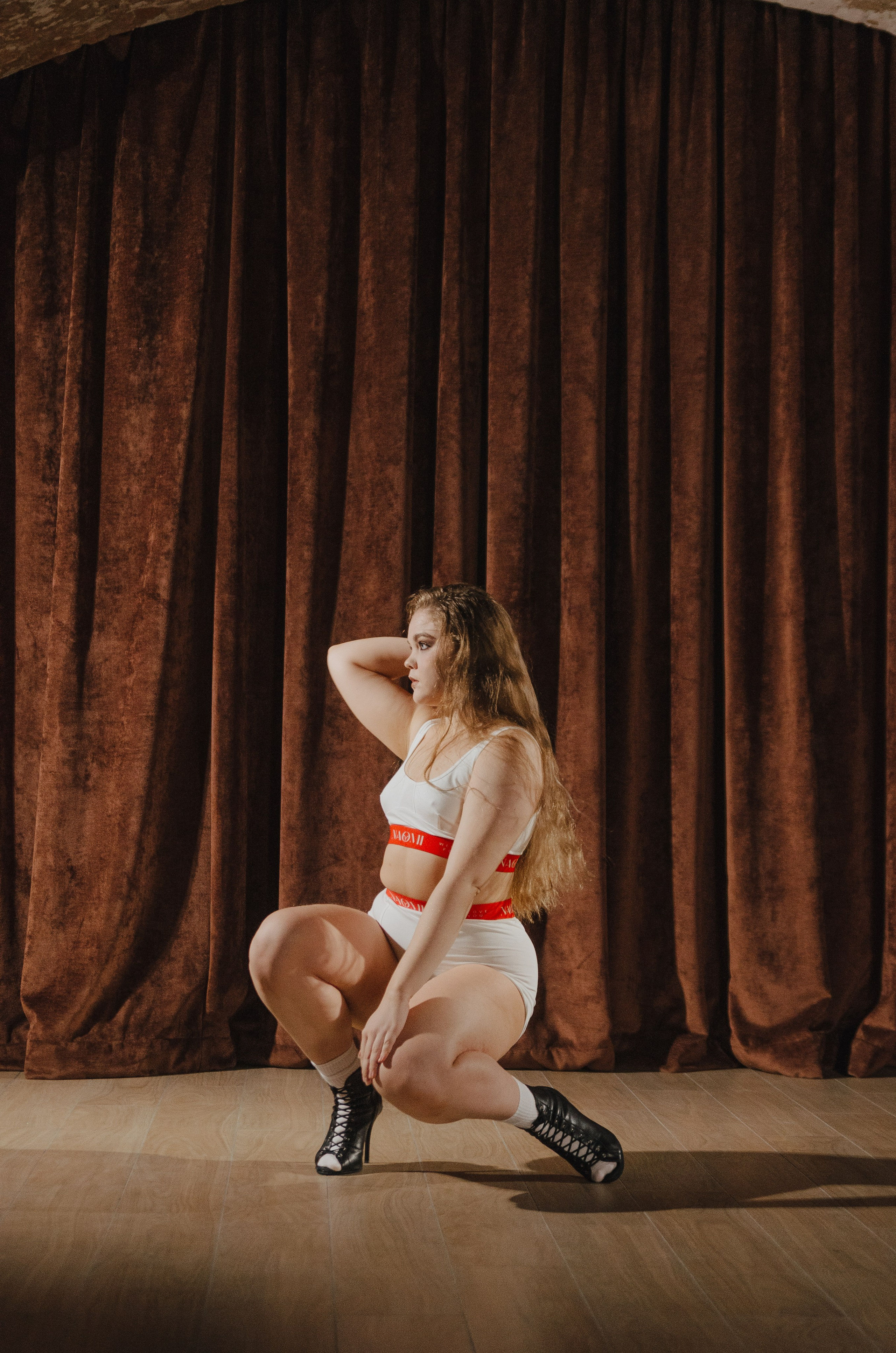 Фото-подглядки с видеосъемки танцевальной команды «Secret». Денисова Аля — фотограф для парных съемок и индивидуальных историй в Барнауле