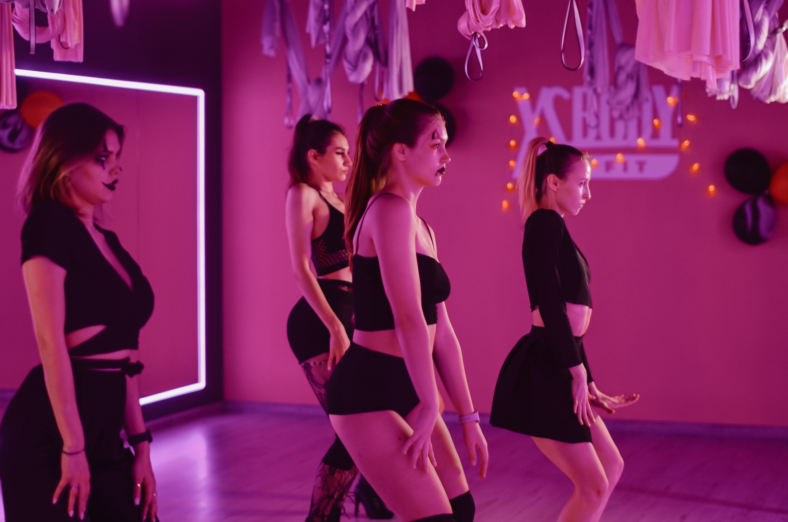 Фоторепортаж мероприятия в фитнес-клубе. Денисова Аля — фотограф для парных съемок и индивидуальных историй в Барнауле