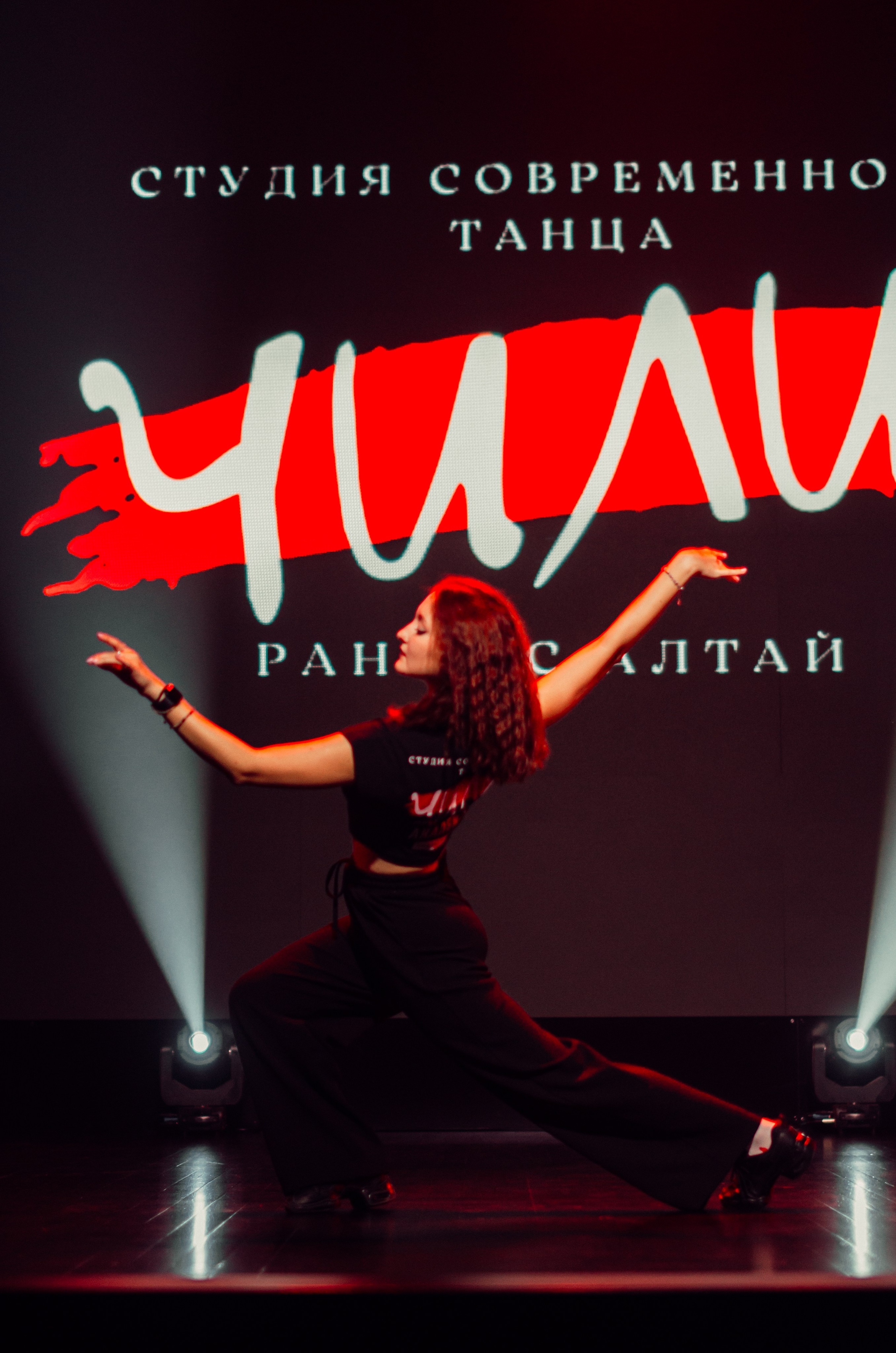 Групповая фотосъемка танцевального коллектива. Денисова Аля — фотограф для парных съемок и индивидуальных историй в Барнауле