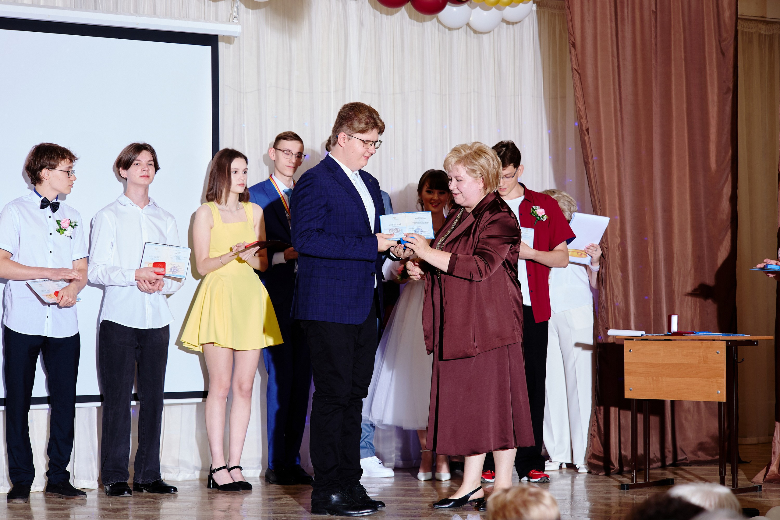 Выпускной 35 Сош. Фотограф Выпускные альбомы Таганрог Сергей Коробченко