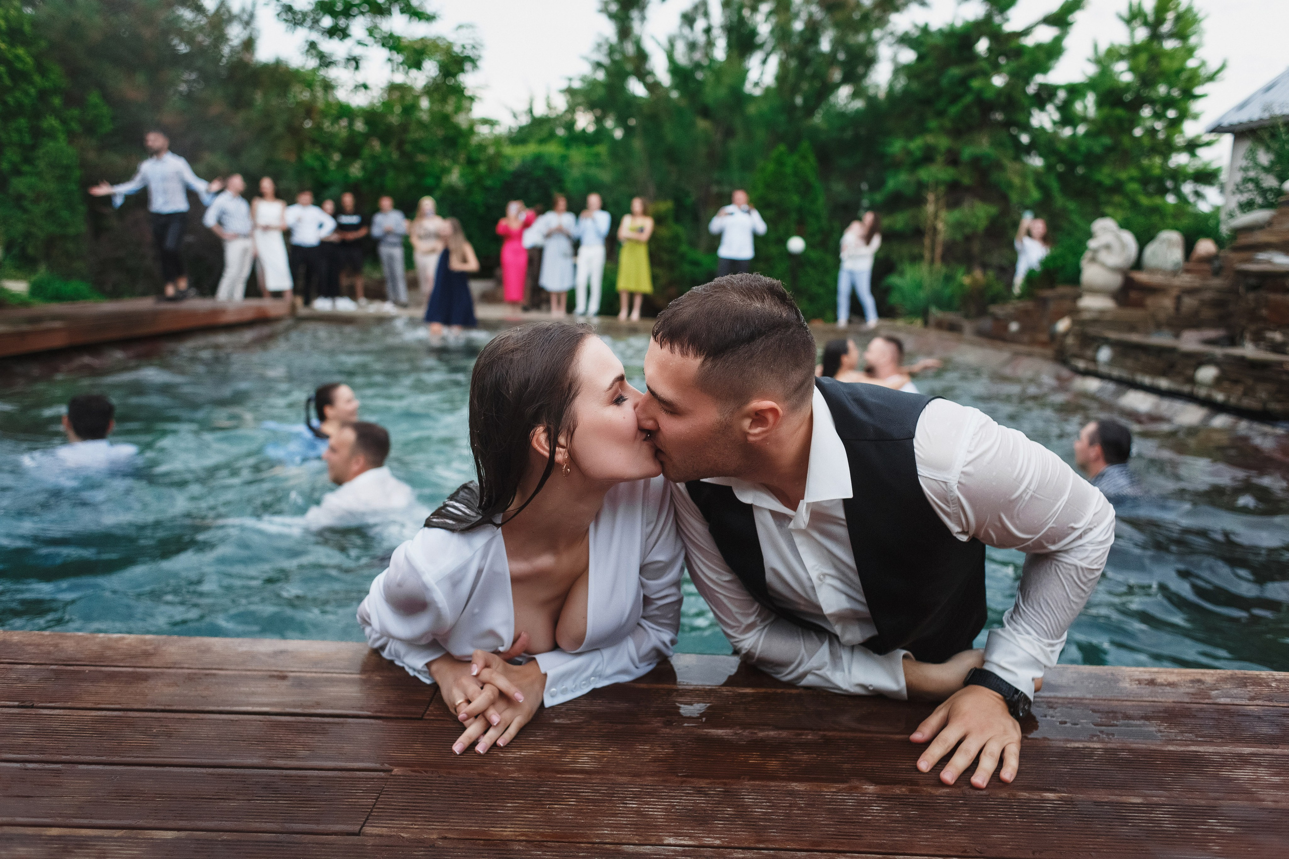 Свадебный фотограф Таганрог — фотосессия в центре города и банкет в коттедже «Виктория». Свадебный и семейный фотограф в Таганроге Бакарюк Антон