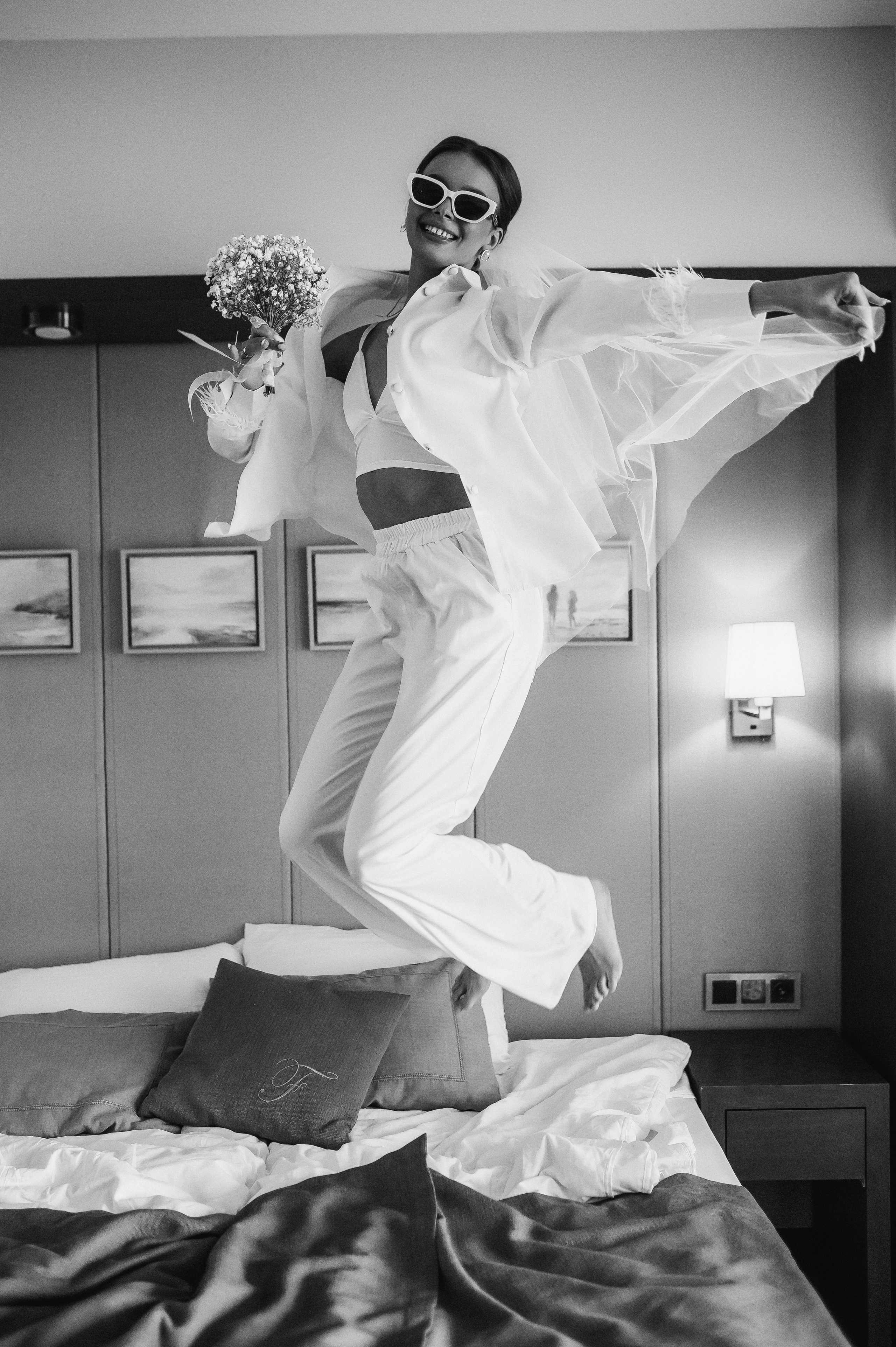 Свадебное утро и прогулка красивой яркой пары. Свадебный и семейный фотограф в Симферополе Дарья Маркова